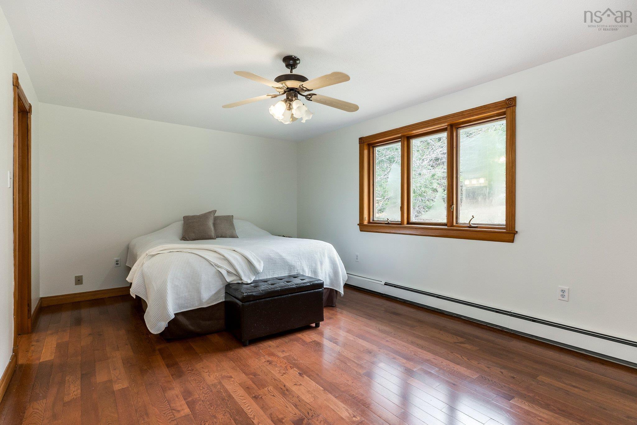 252 Howe Avenue photo #22