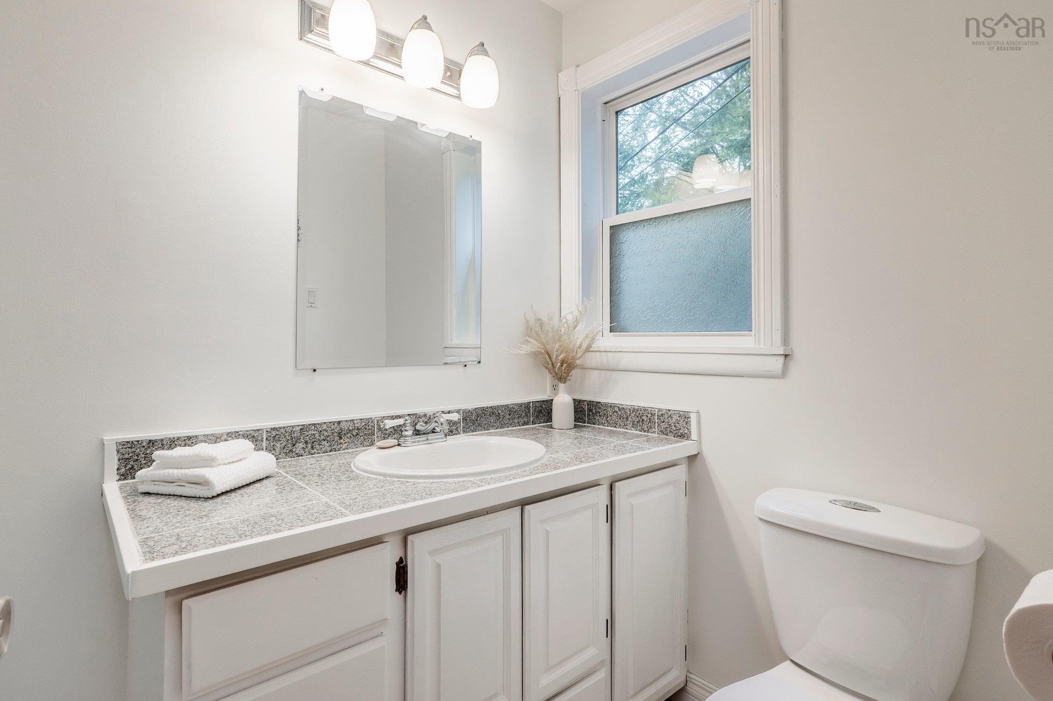 252 Howe Avenue photo #24
