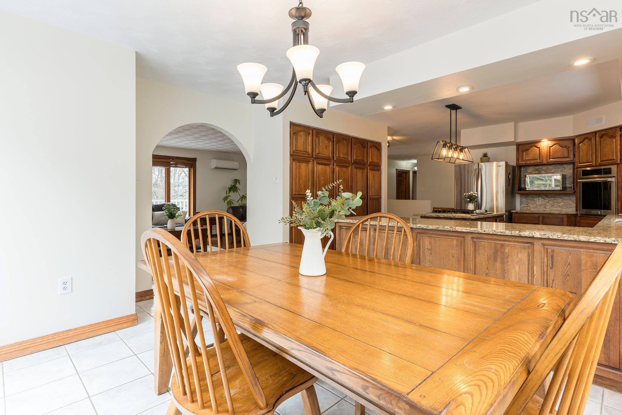 252 Howe Avenue photo #10