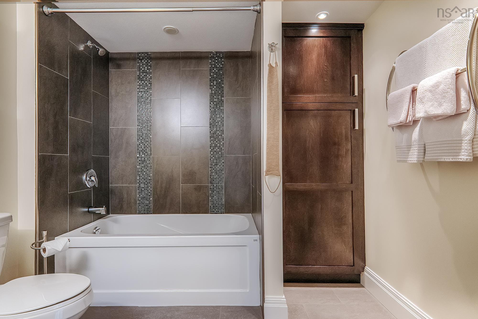 513 45 Vimy Avenue photo #17