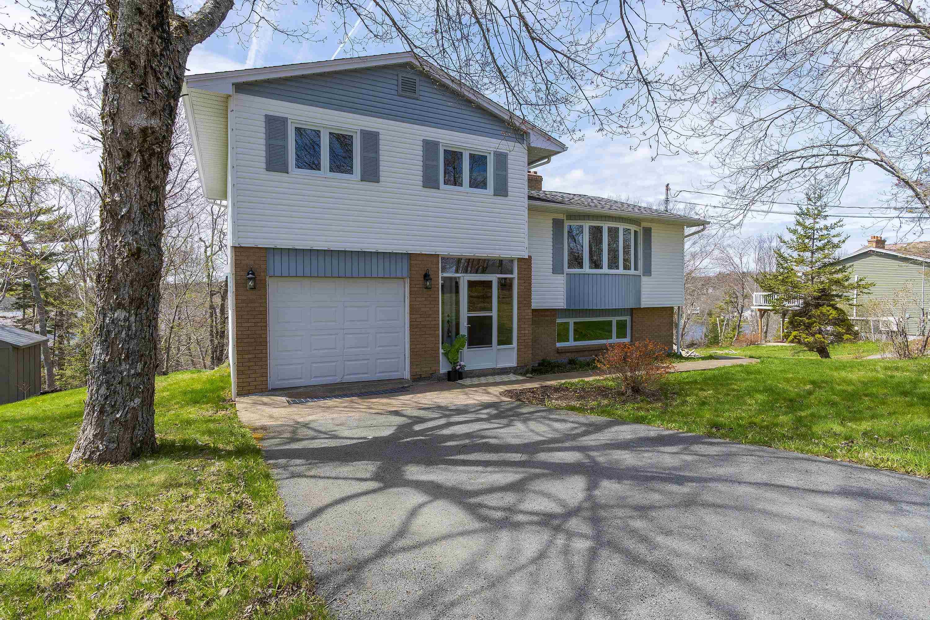 737 LAKEVIEW AVE, MIDDLE SACKVILLE, NS