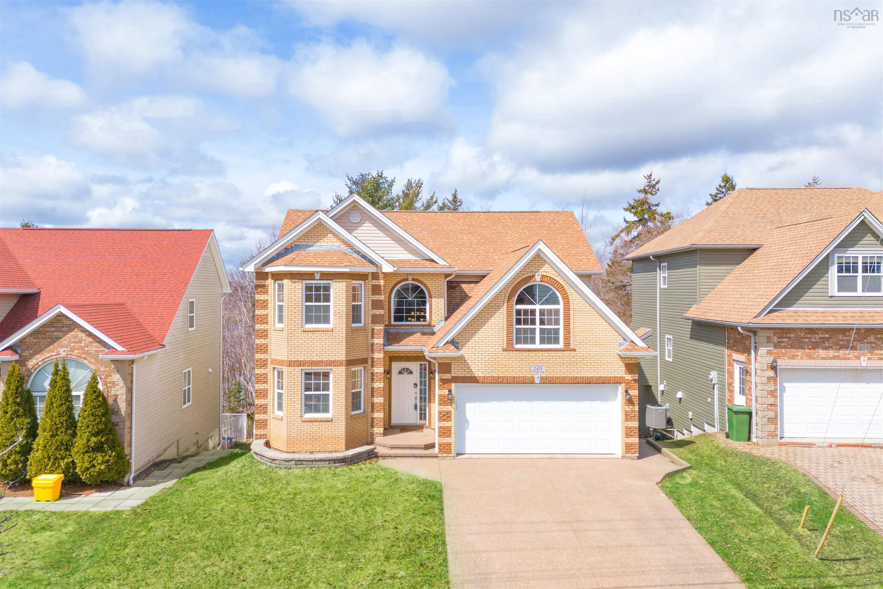 261 Langbrae Drive photo #1