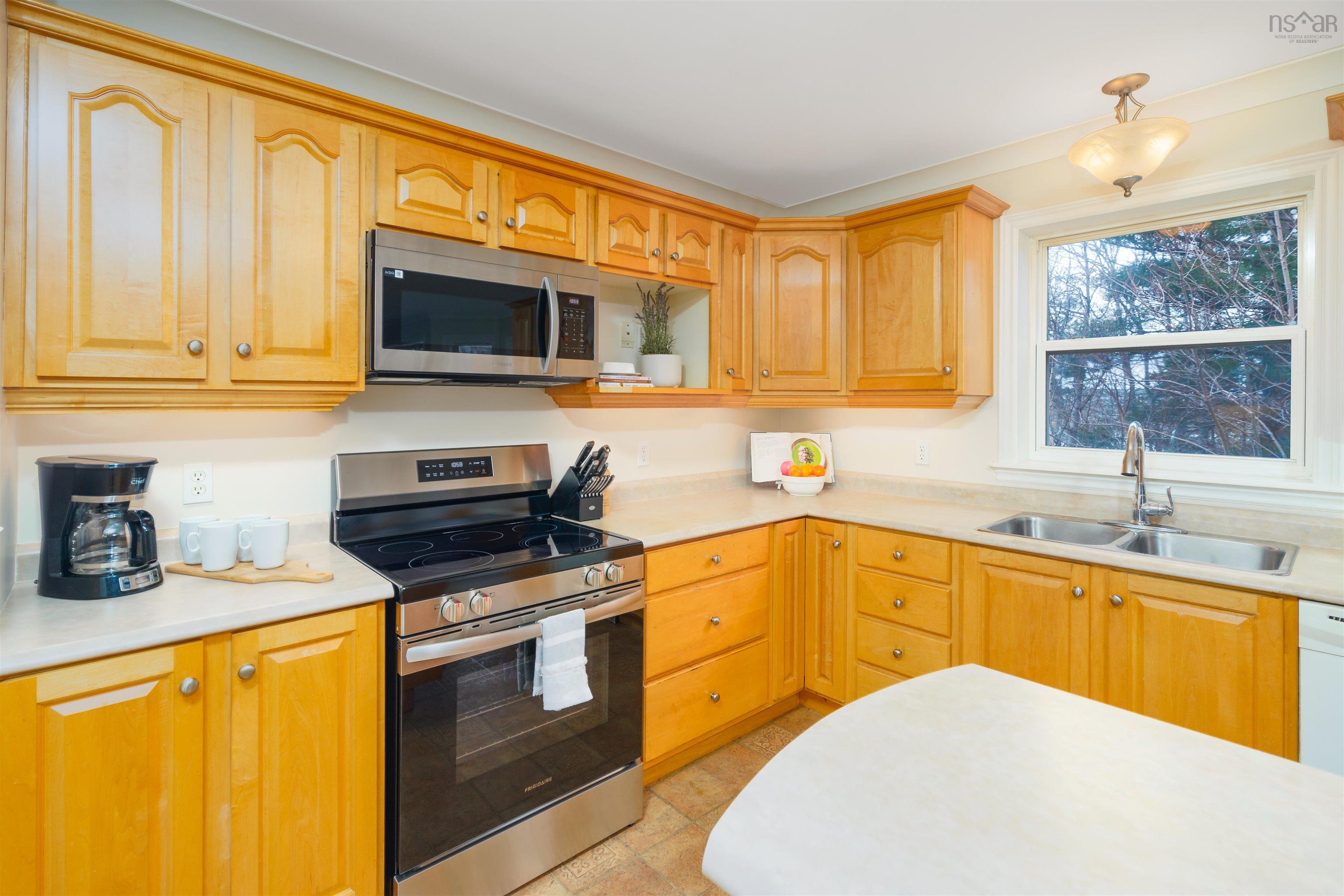 261 Langbrae Drive photo #12