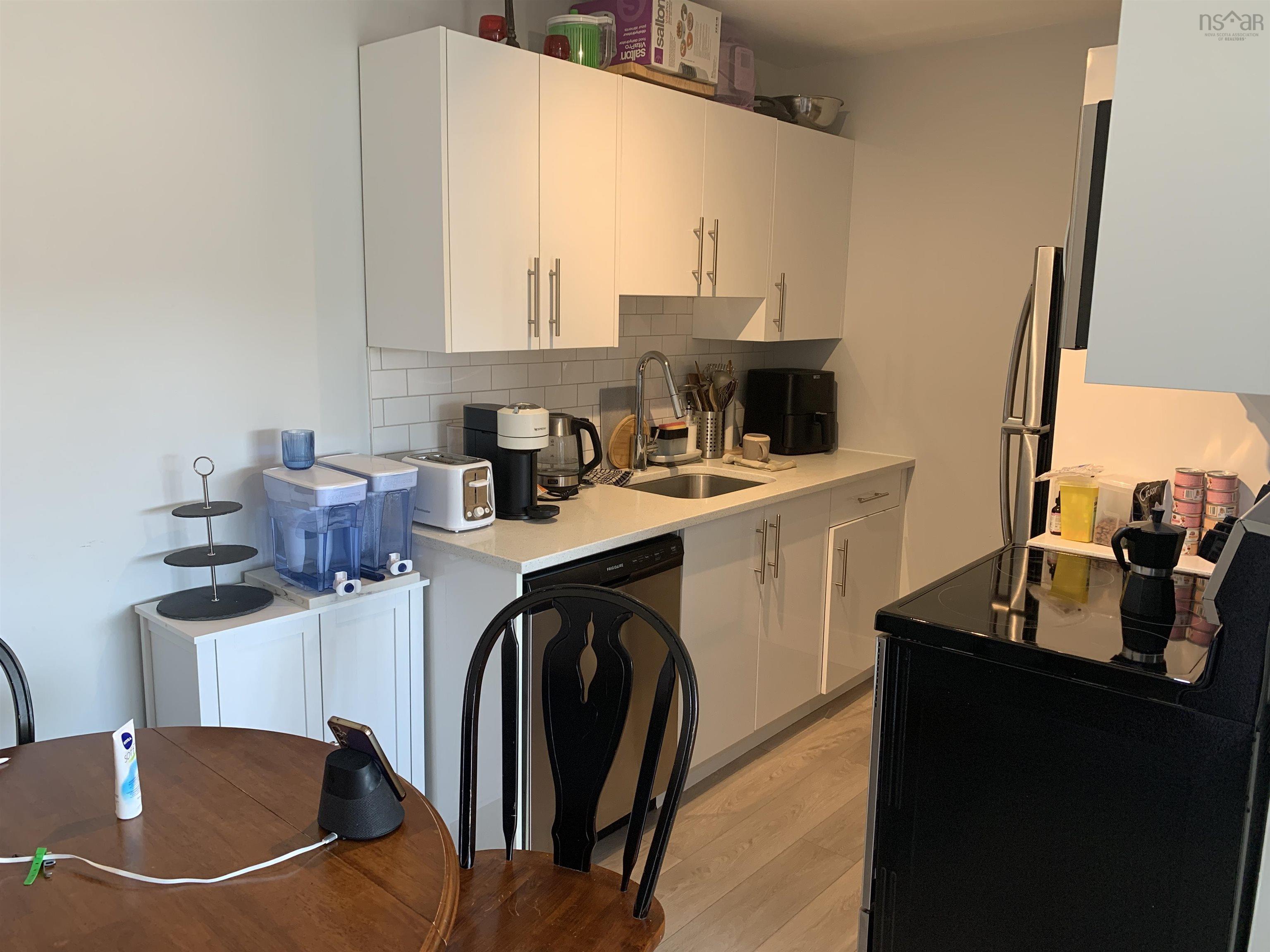 56 Evans Avenue photo #6