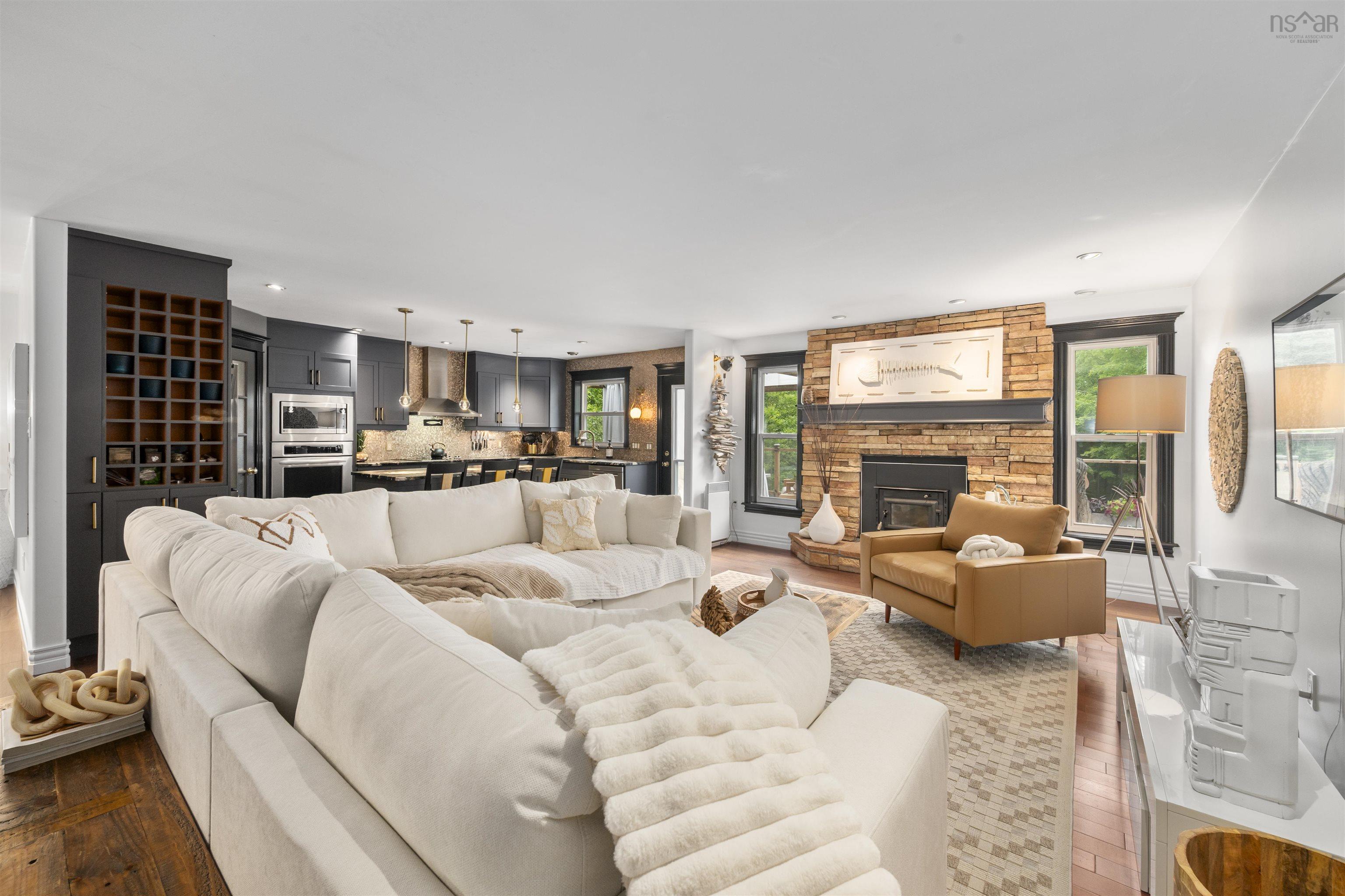 390 Gleneagles Drive photo #4