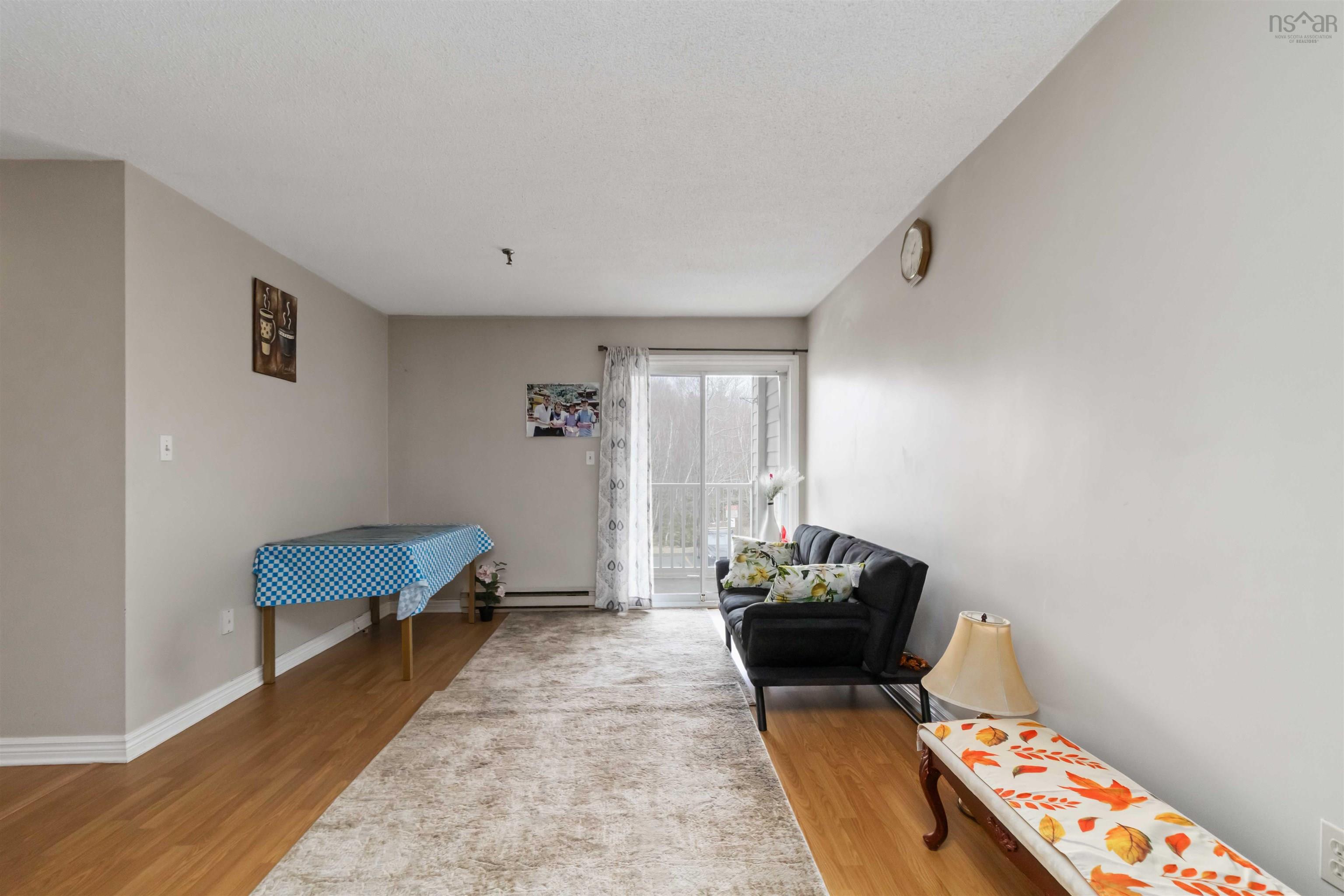 214 15 Langbrae Drive photo #3
