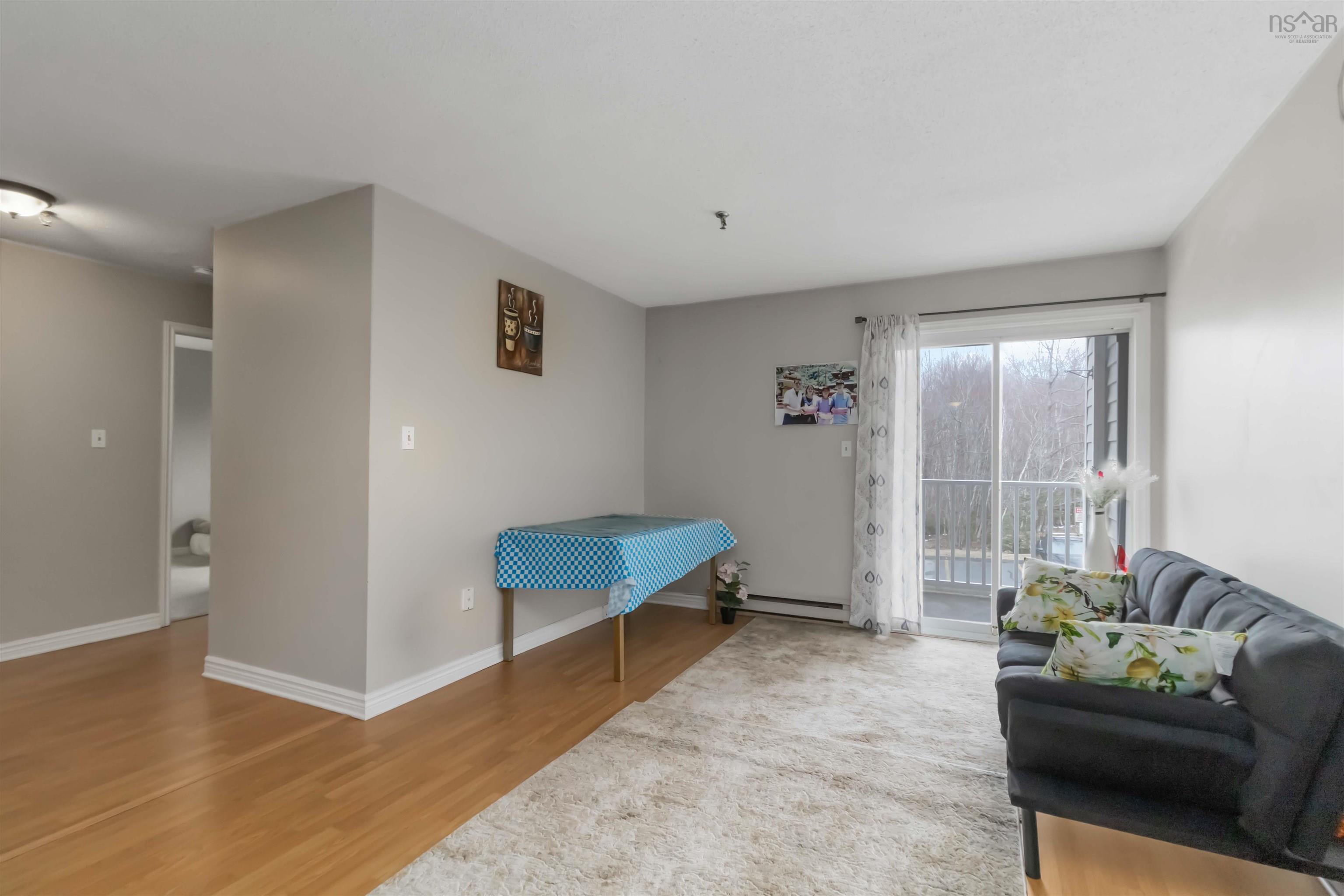 214 15 Langbrae Drive photo #4