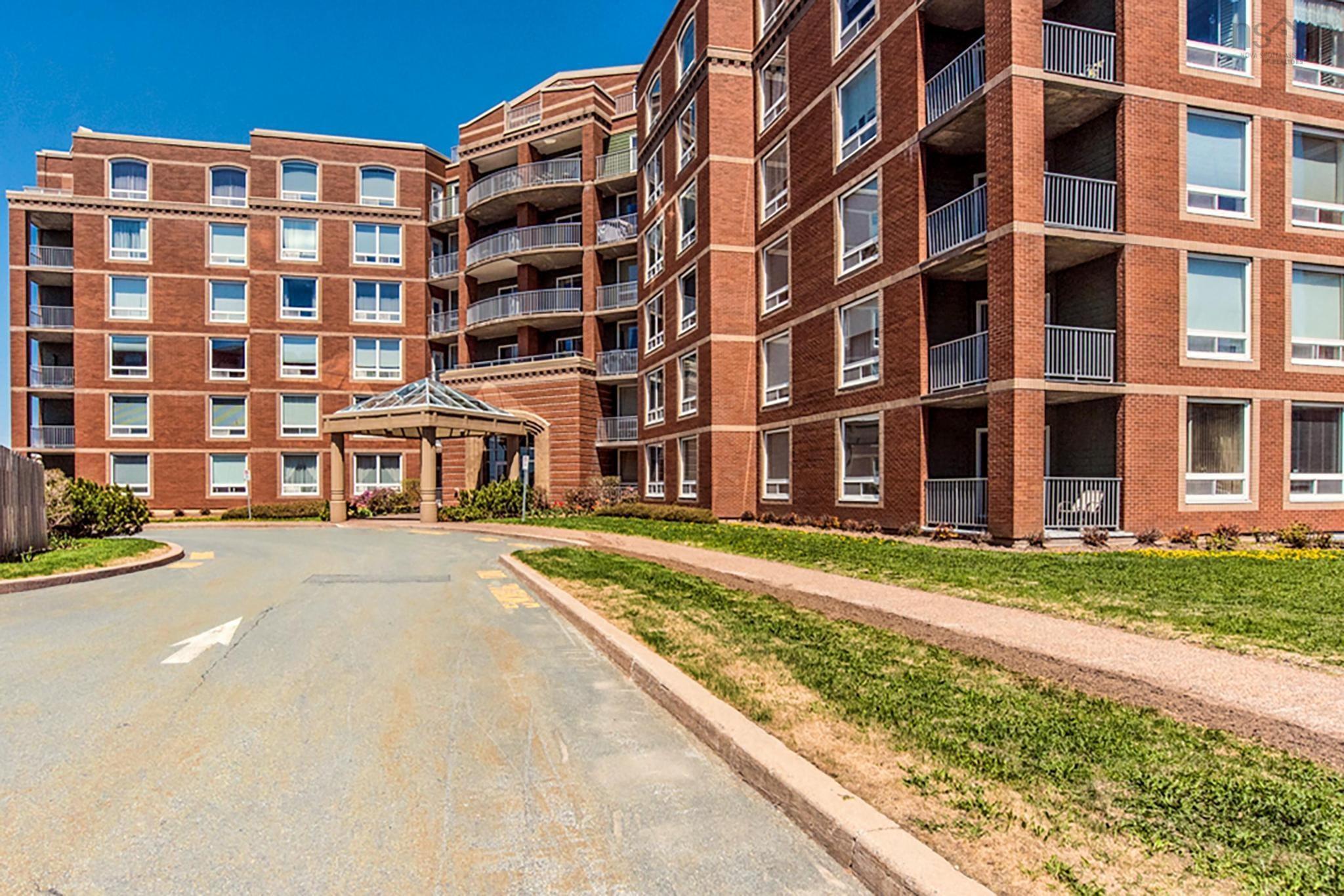 408 10 Regency Park Drive photo #2