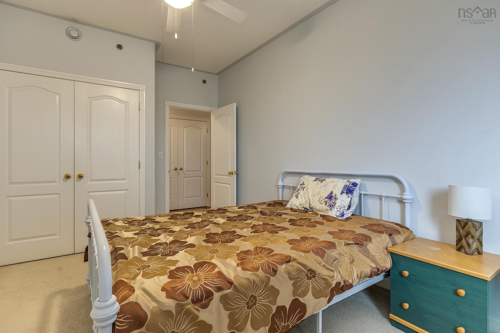 408 10 Regency Park Drive photo #14