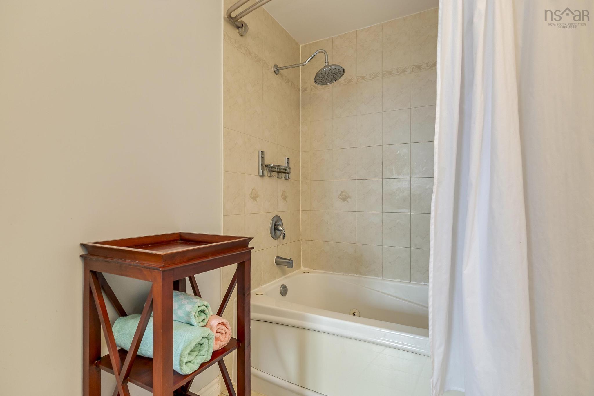 408 10 Regency Park Drive photo #19