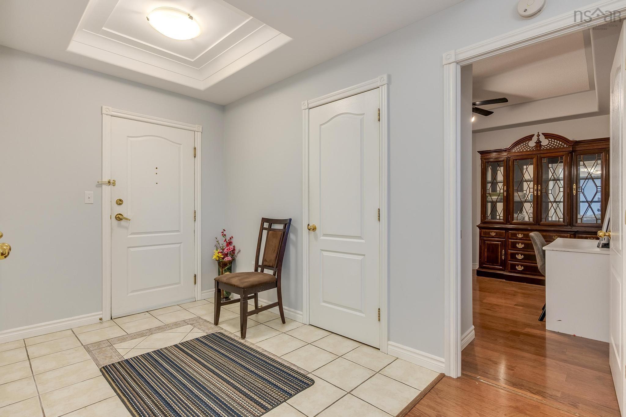 408 10 Regency Park Drive photo #6