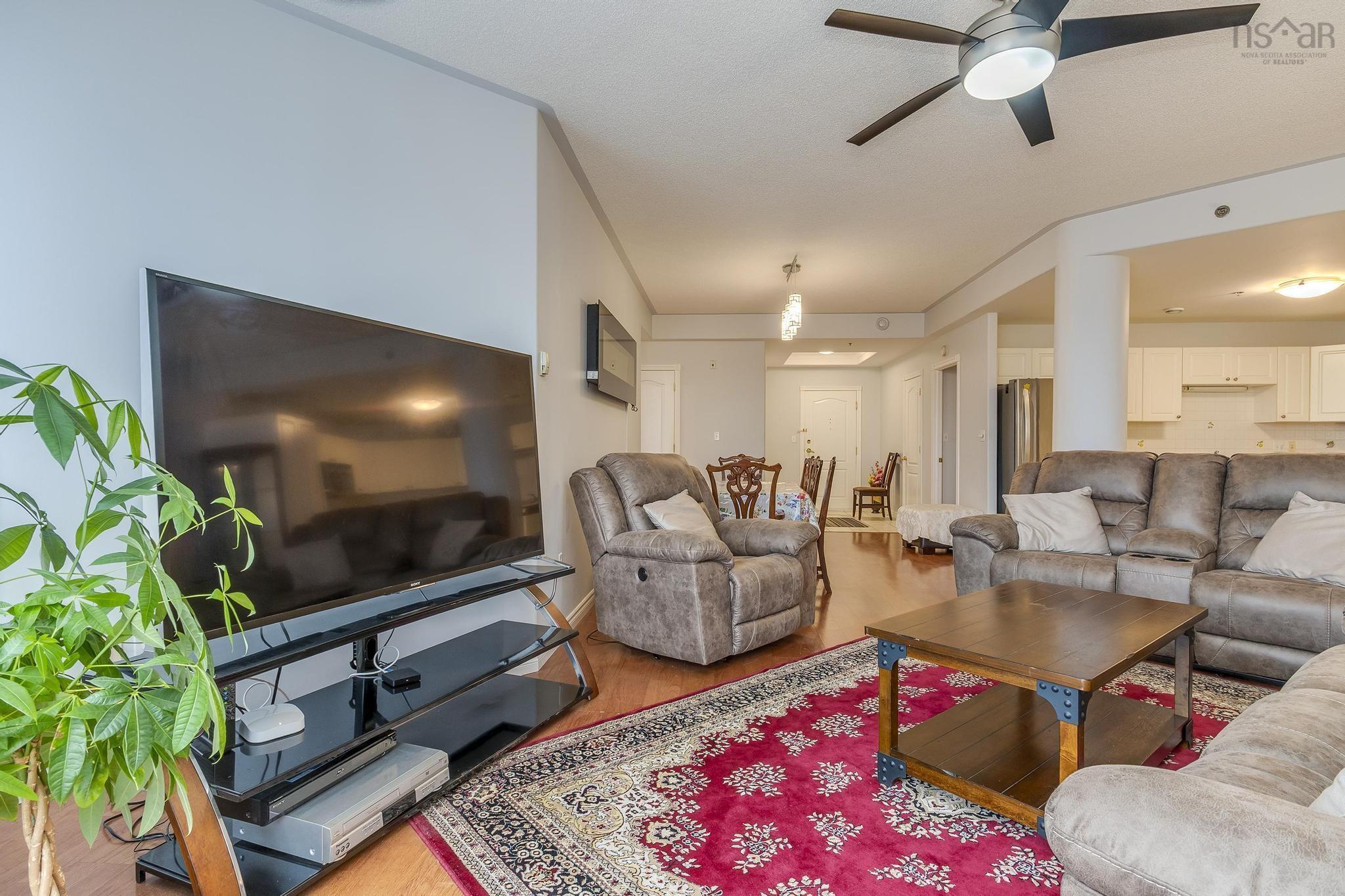 408 10 Regency Park Drive photo #10