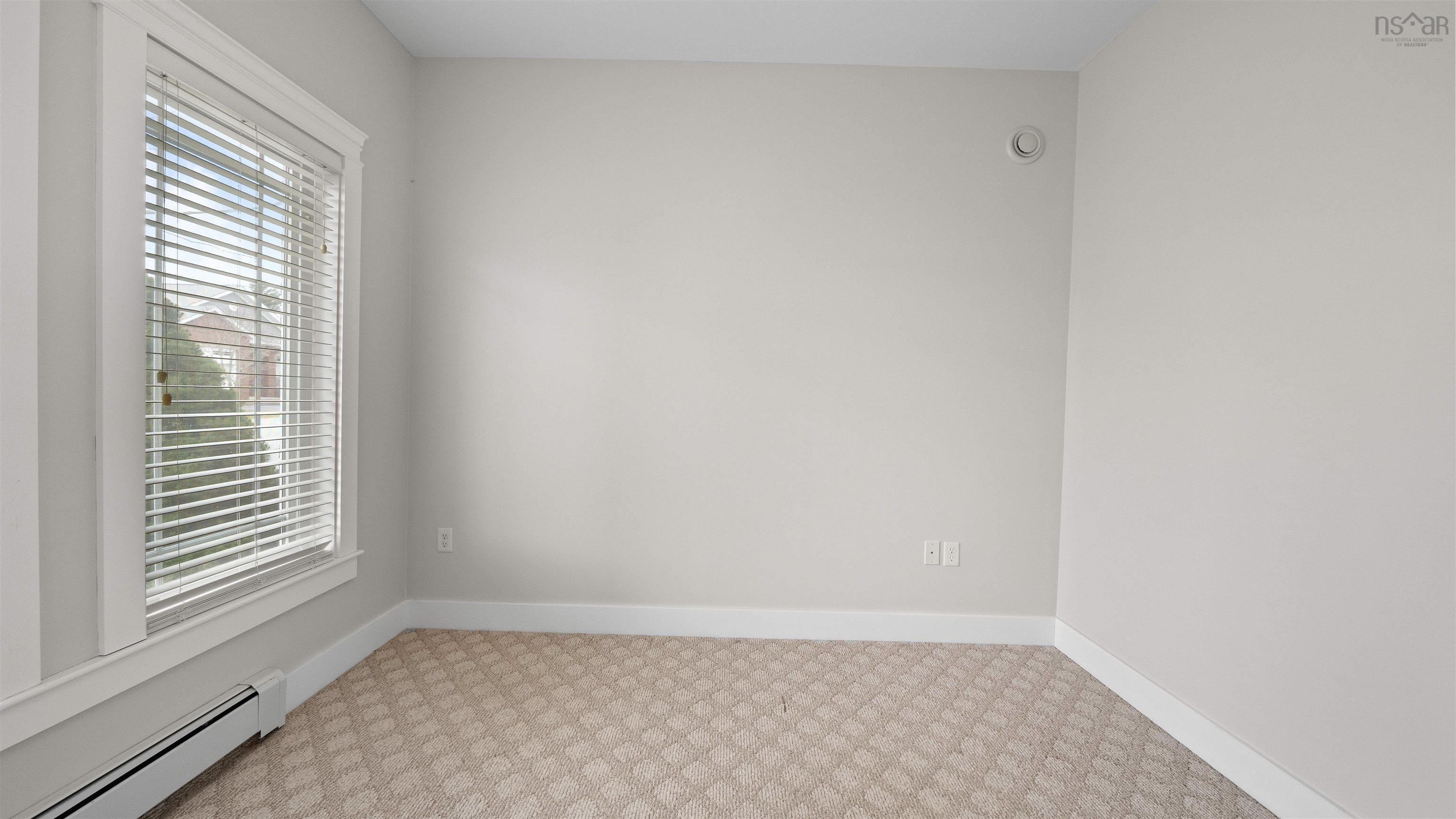 11 Kirkwood Court photo #17