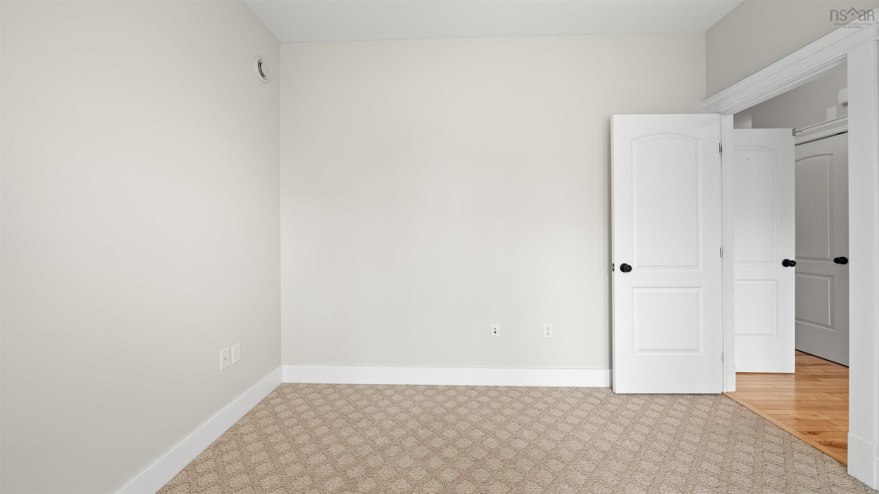 11 Kirkwood Court photo #19