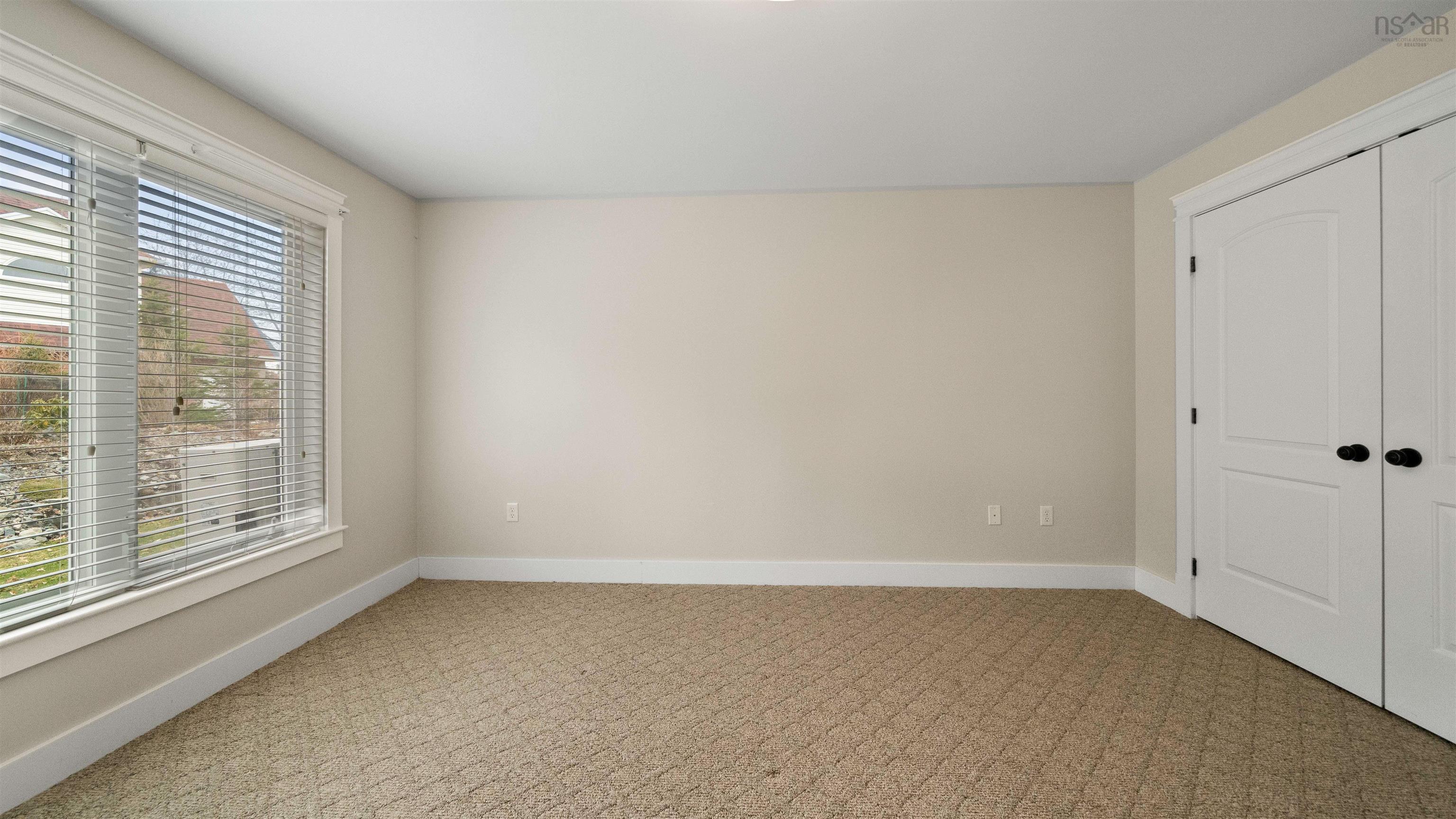 11 Kirkwood Court photo #28