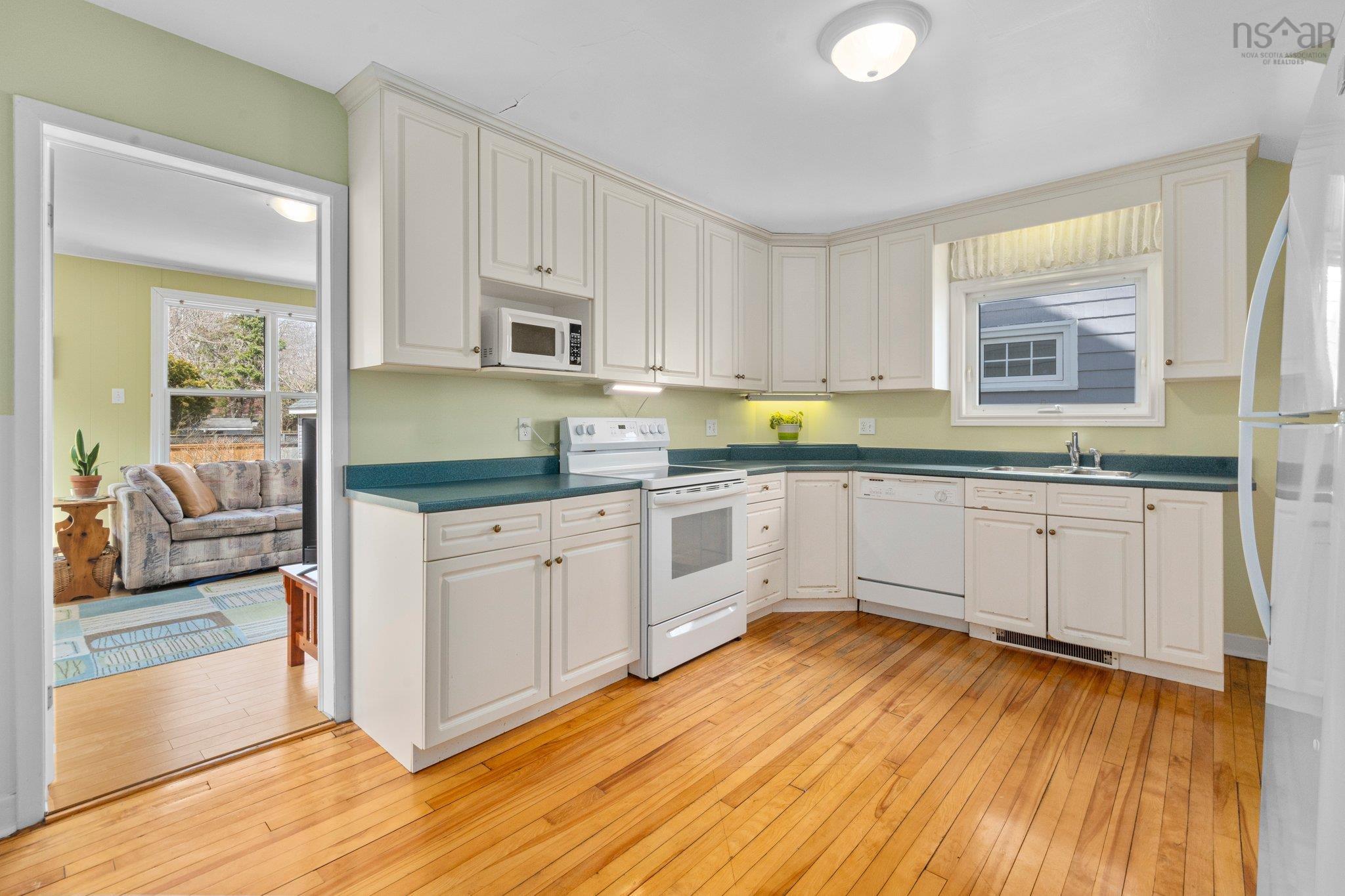6183 Cedar Street photo #16