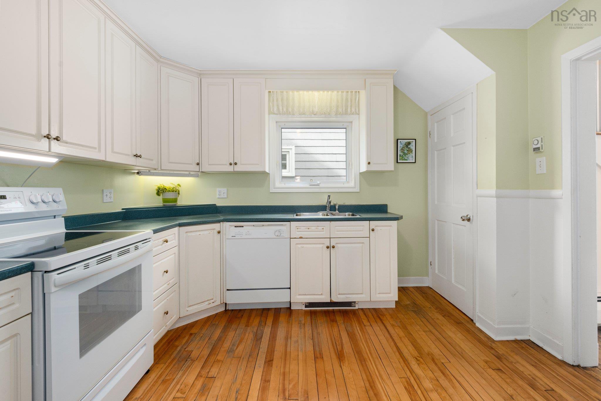 6183 Cedar Street photo #18
