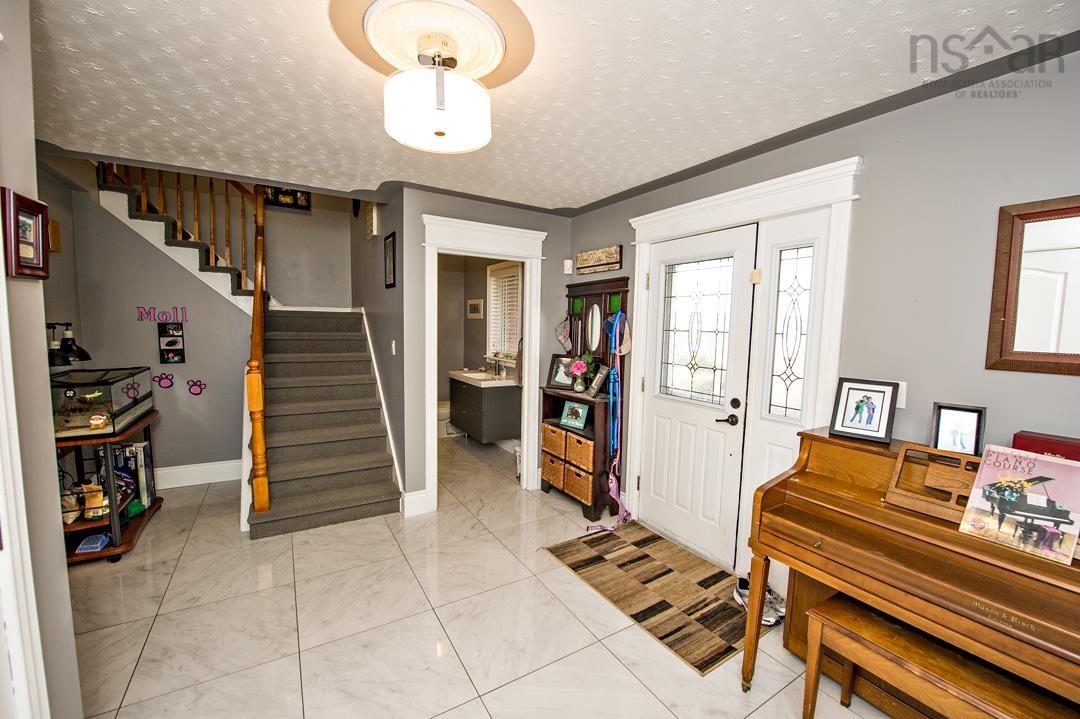 2 Lakeshire Crescent photo #2