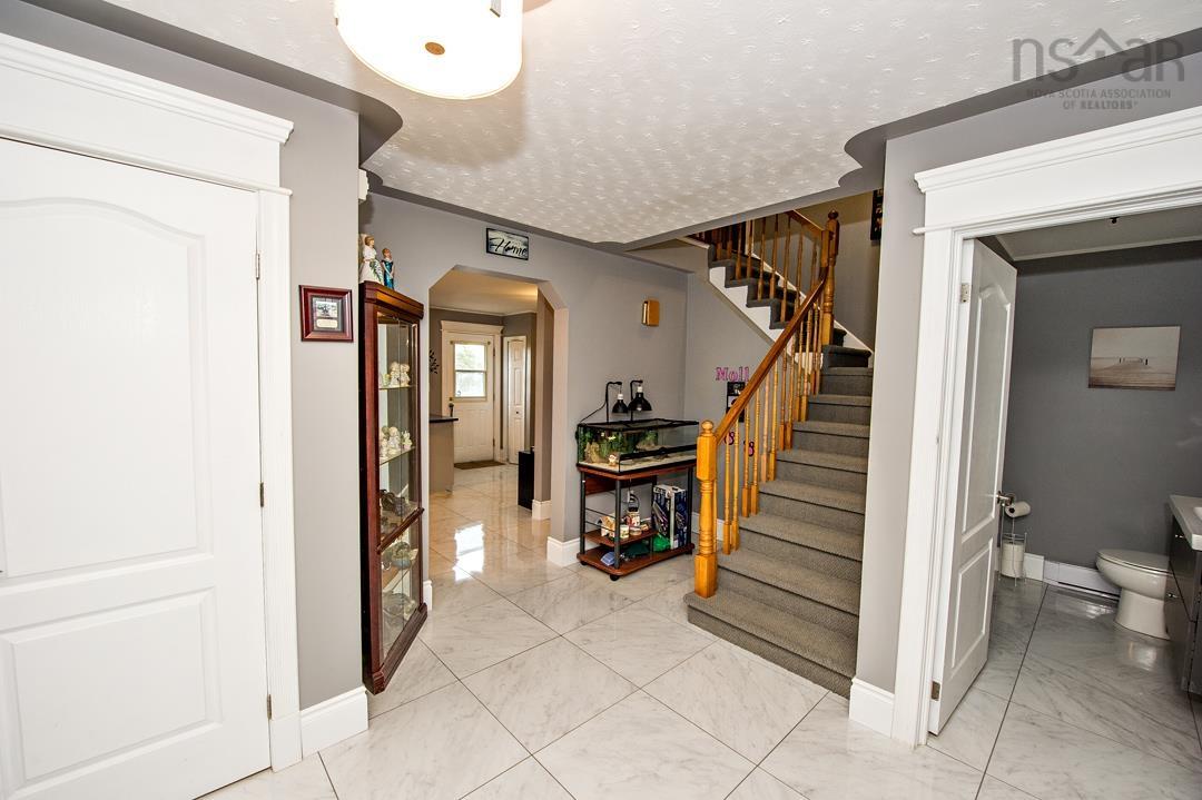 2 Lakeshire Crescent photo #3