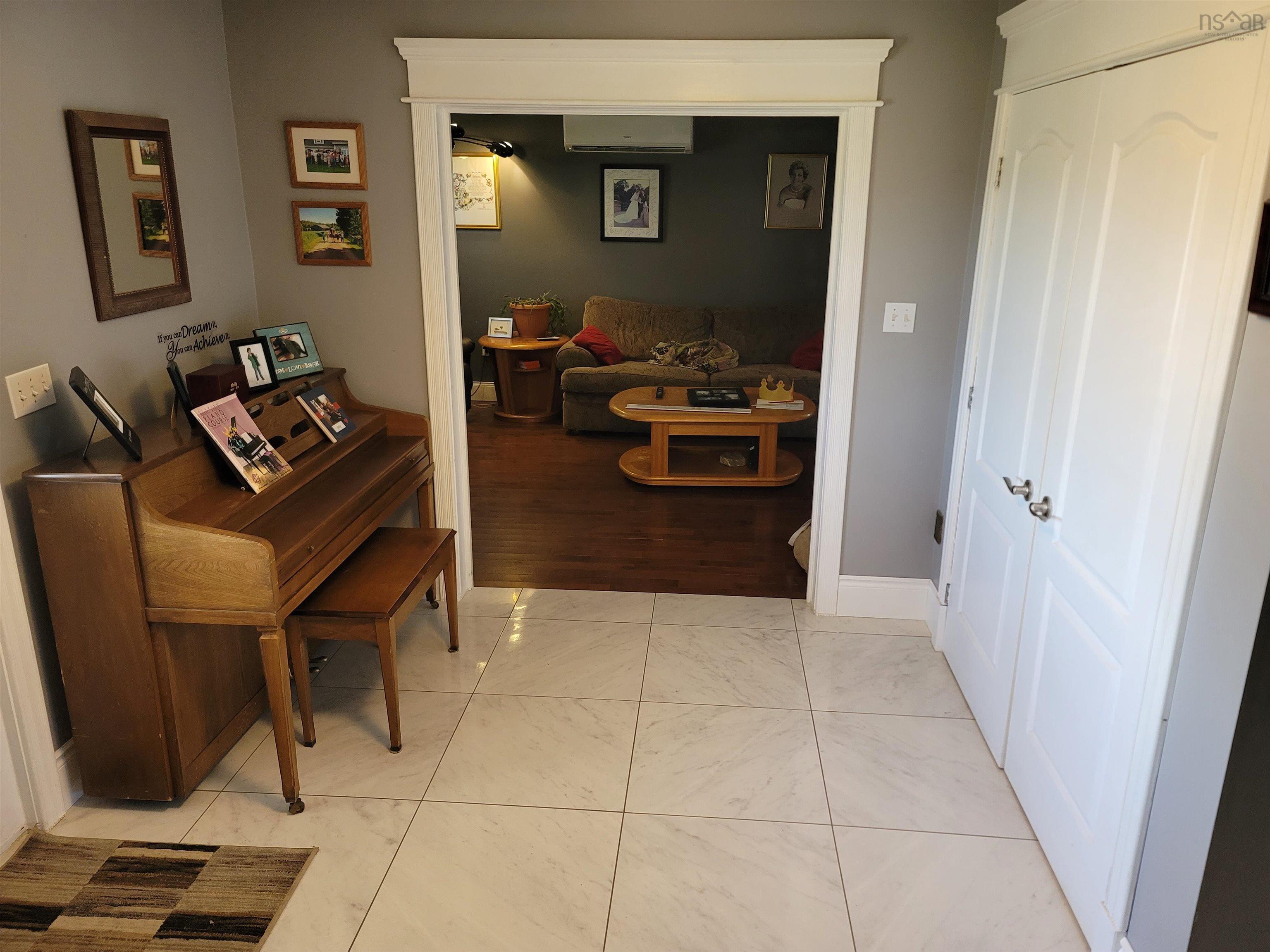 2 Lakeshire Crescent photo #6