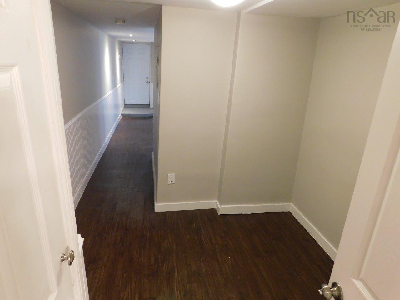 5271 Harvey Street photo #12