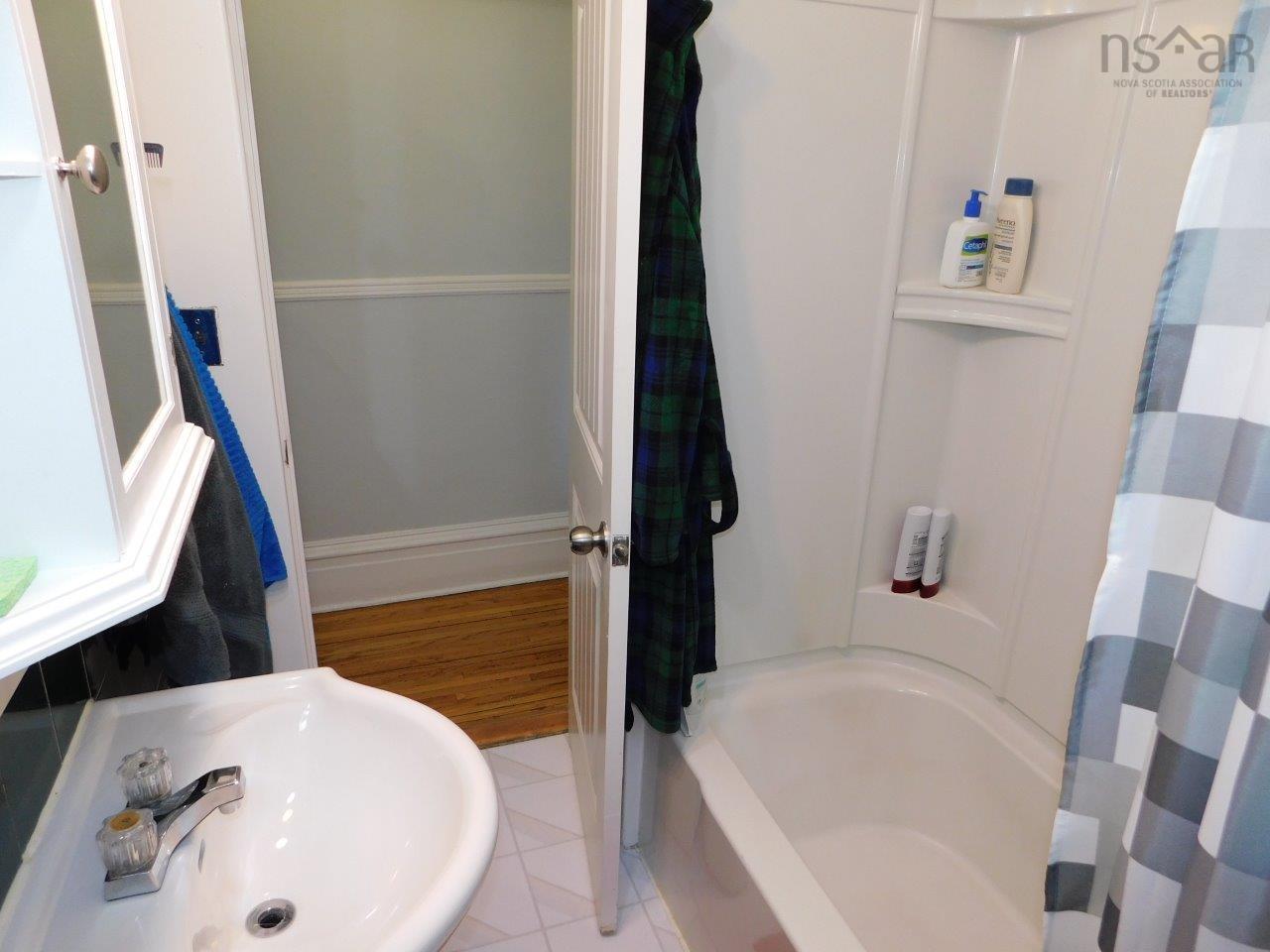 5271 Harvey Street photo #26