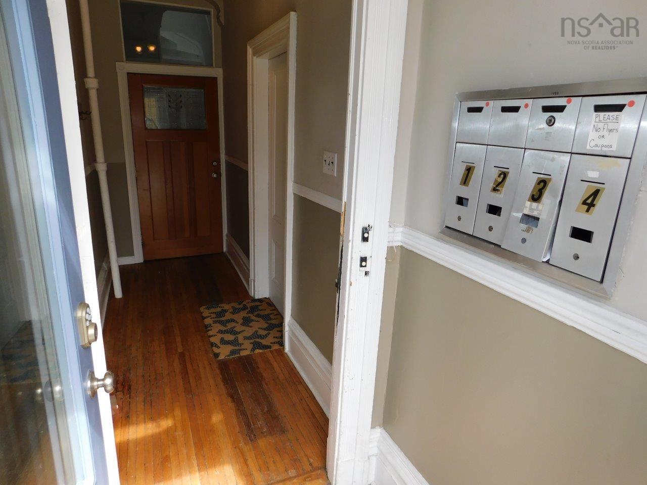 5271 Harvey Street photo #4