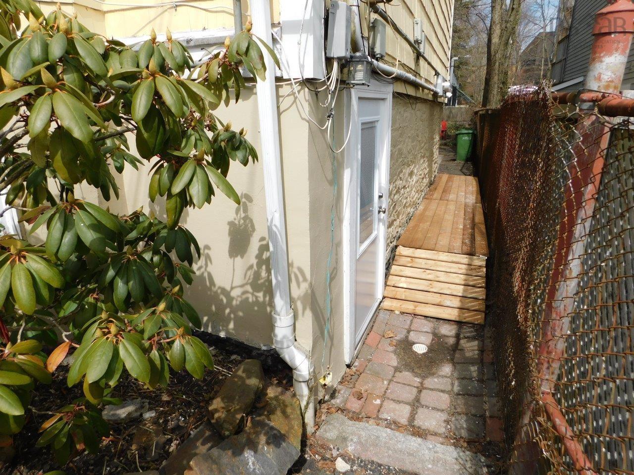 5271 Harvey Street photo #38