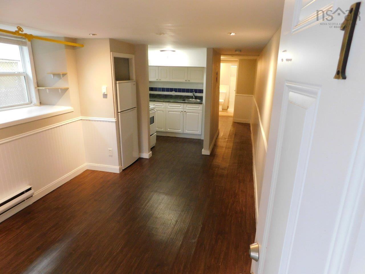 5271 Harvey Street photo #6