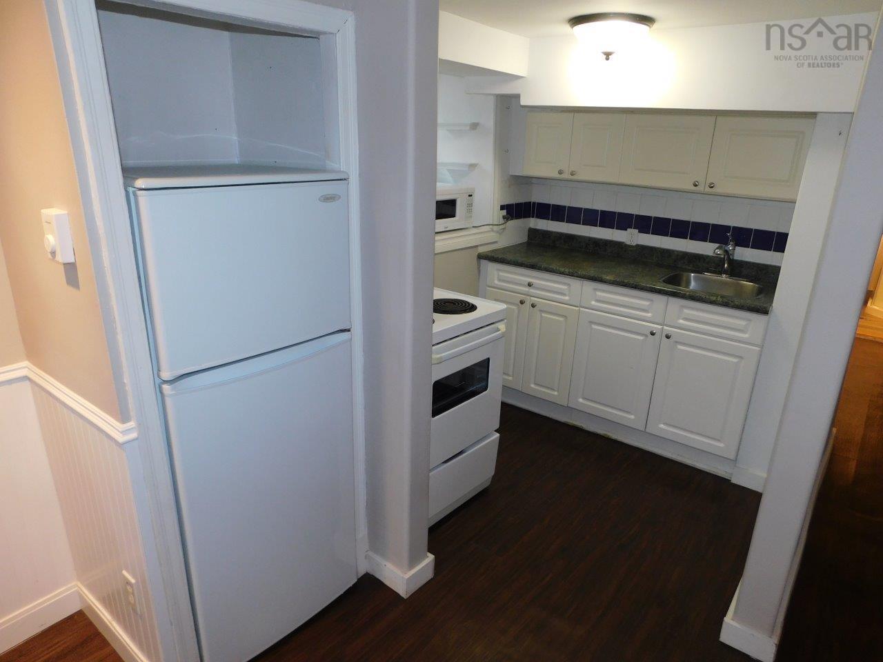 5271 Harvey Street photo #8