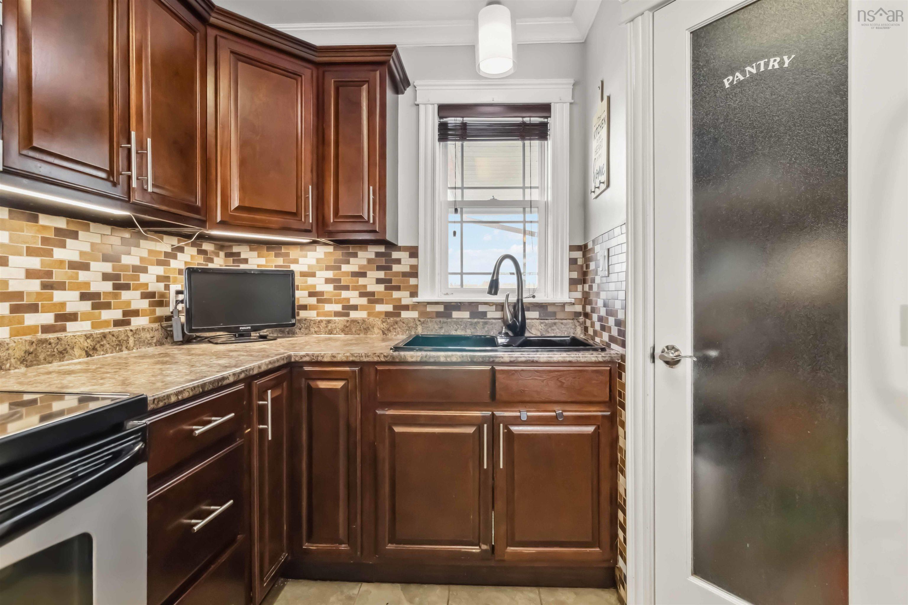 53 Grono Road photo #15