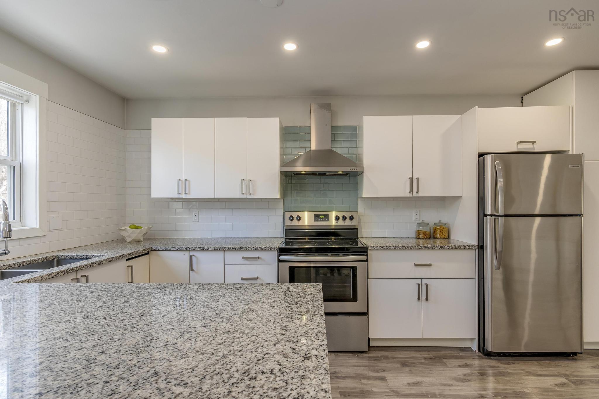 400 Crown Drive photo #11