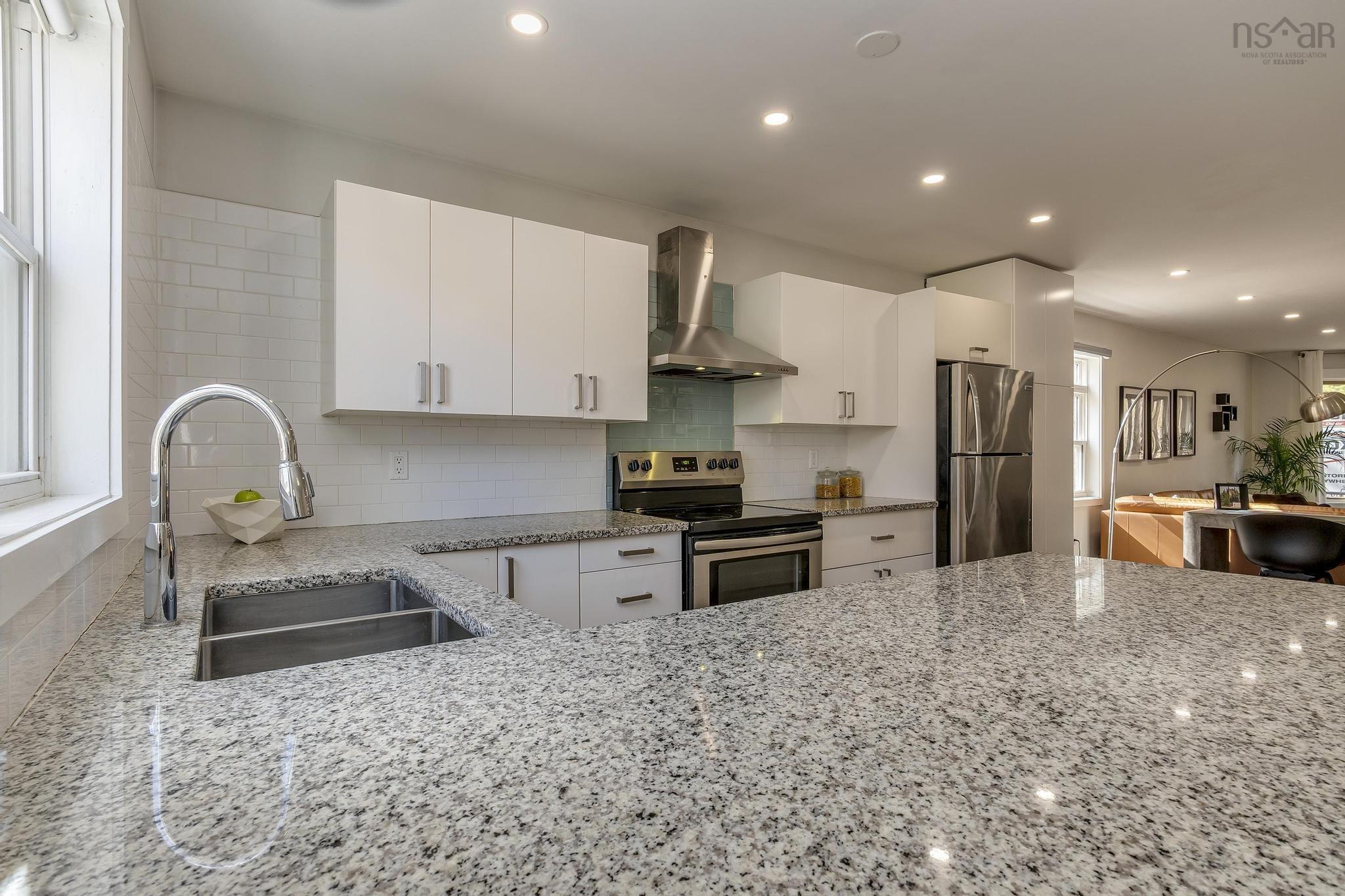 400 Crown Drive photo #12