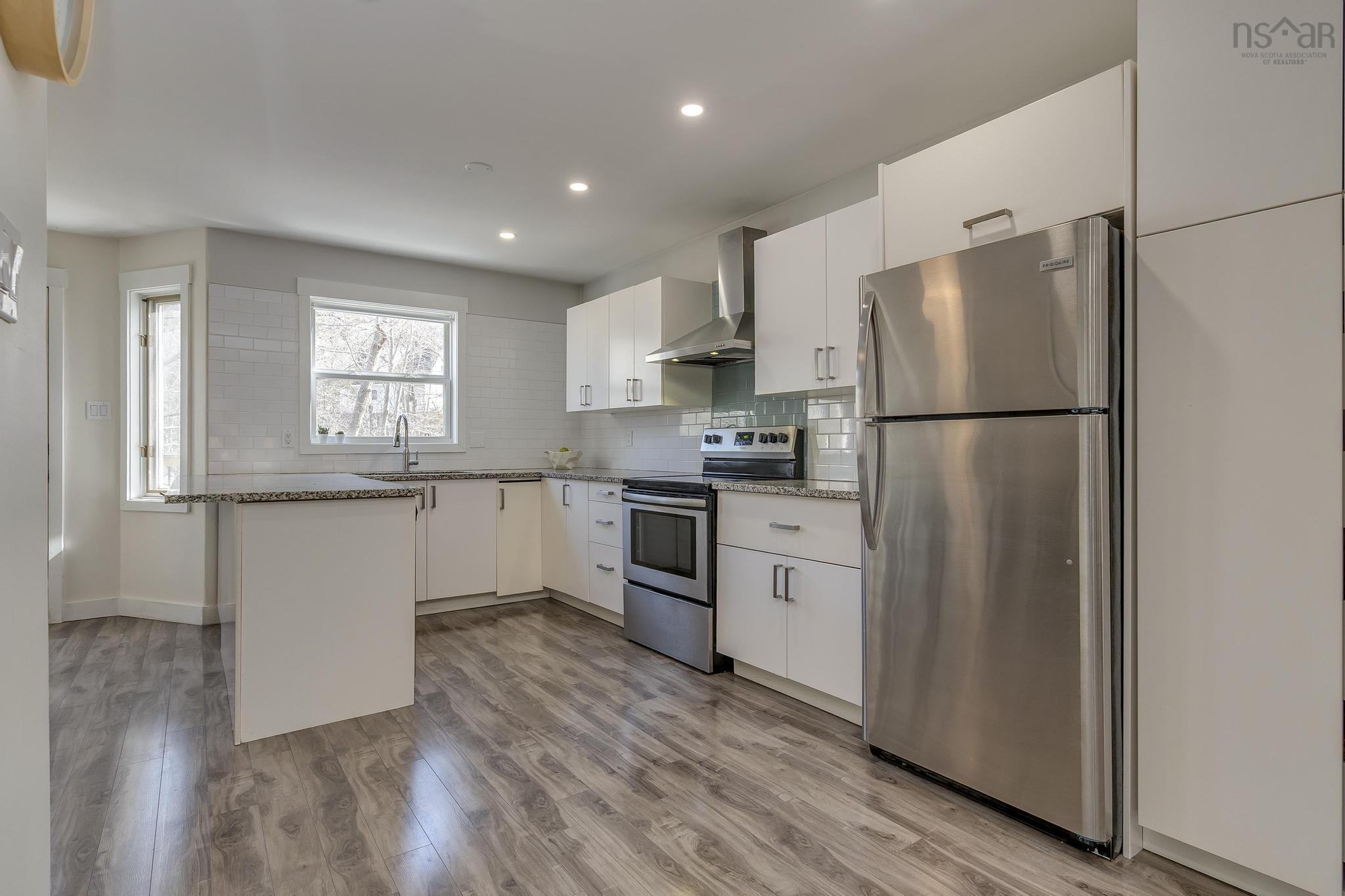 400 Crown Drive photo #13