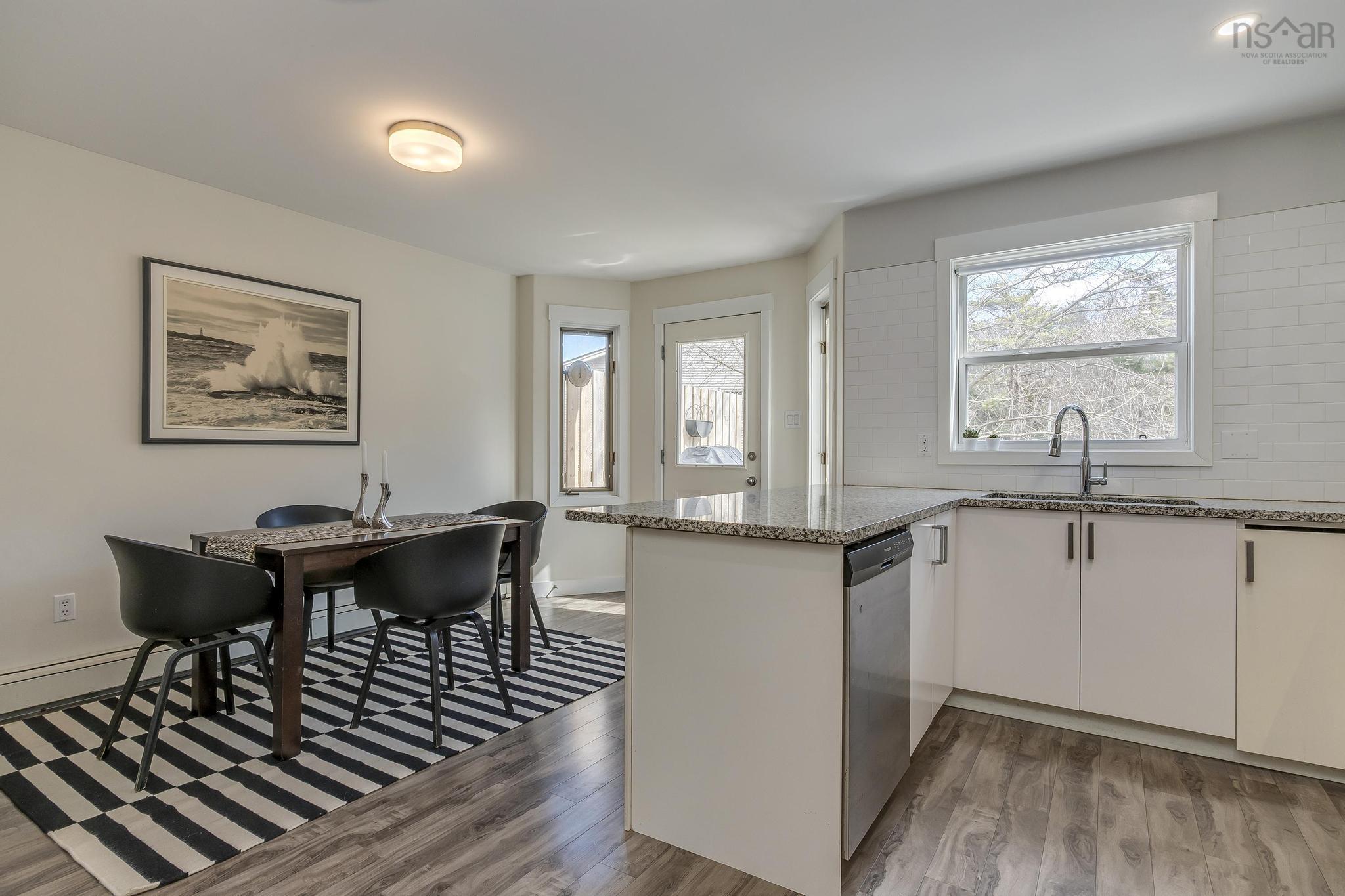 400 Crown Drive photo #16