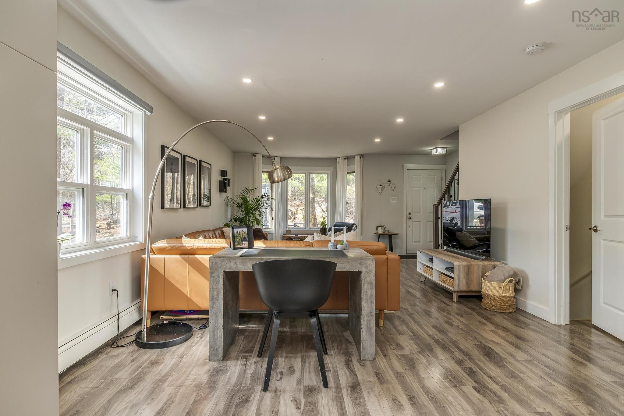 400 Crown Drive photo #18