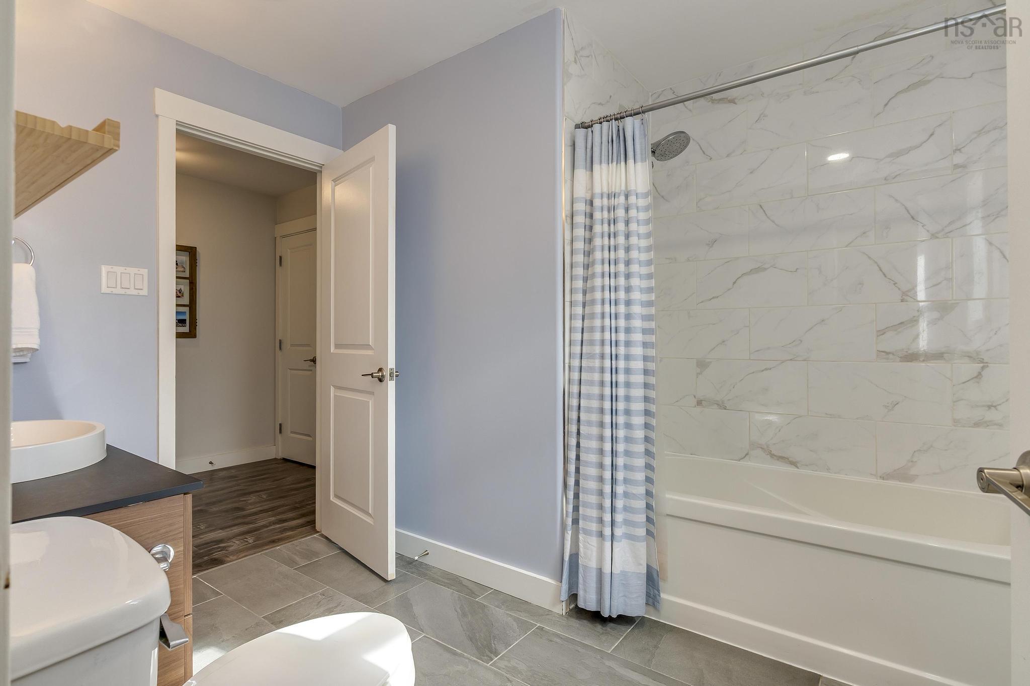 400 Crown Drive photo #25