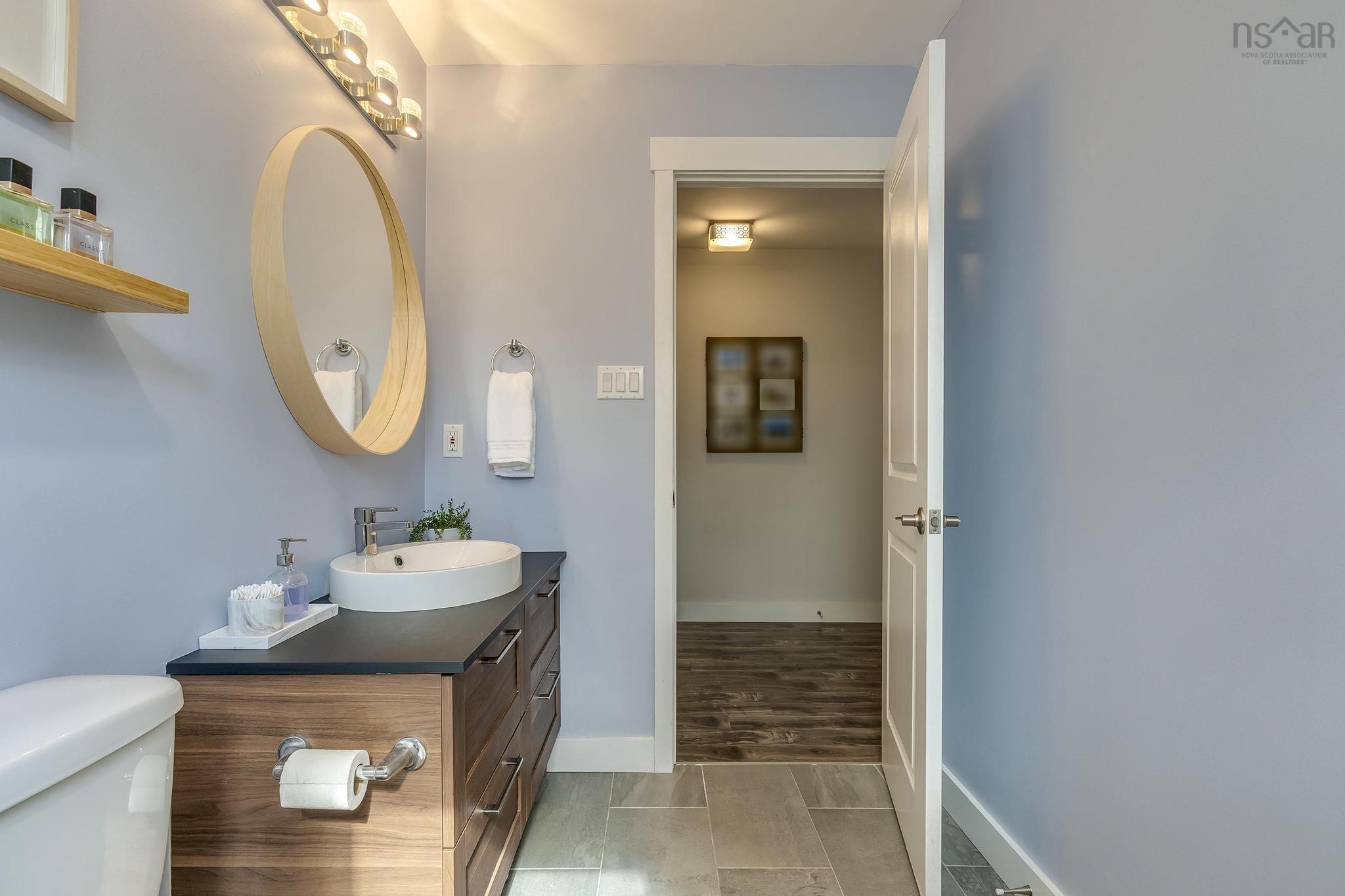 400 Crown Drive photo #26