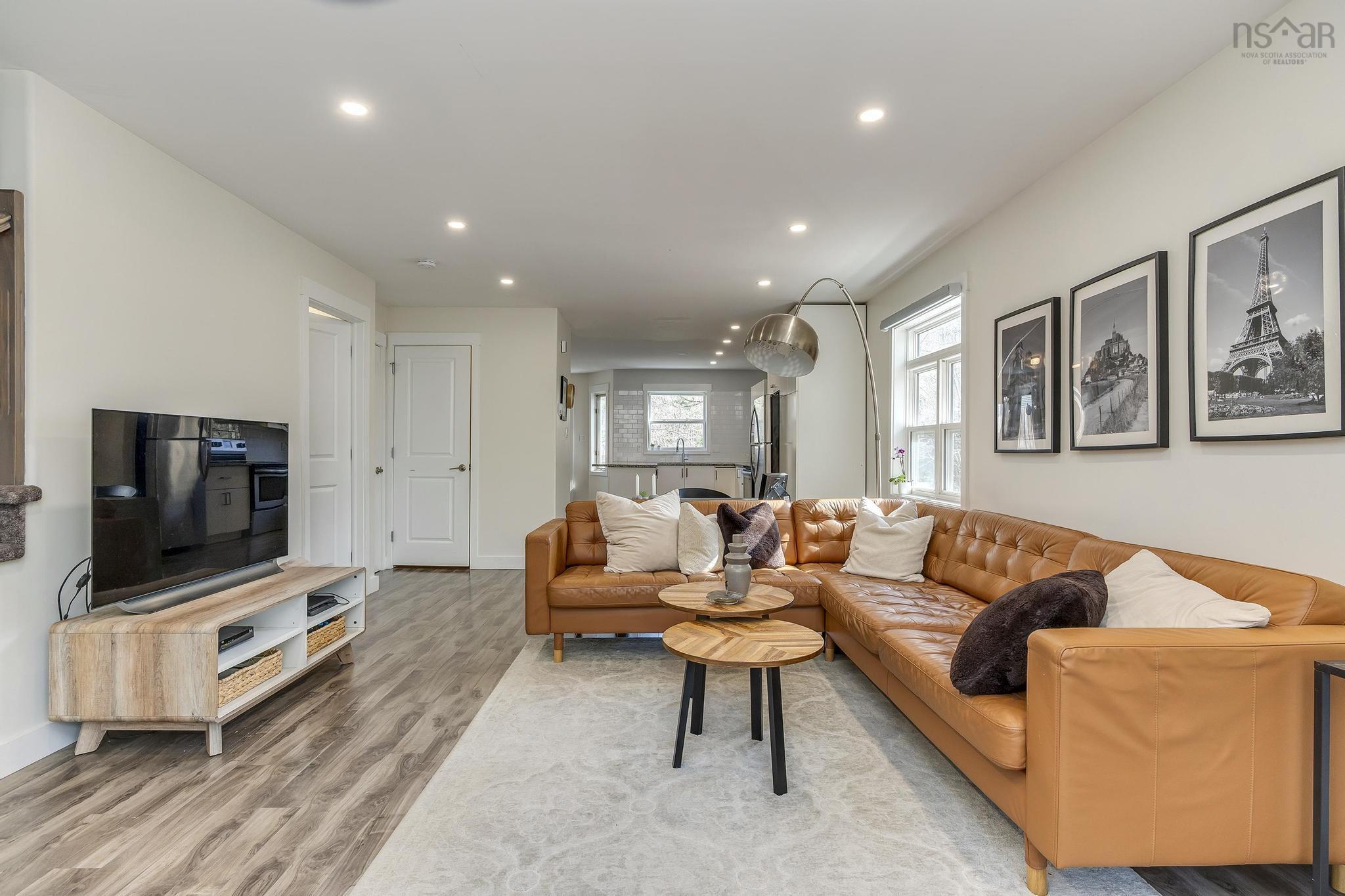400 Crown Drive photo #8