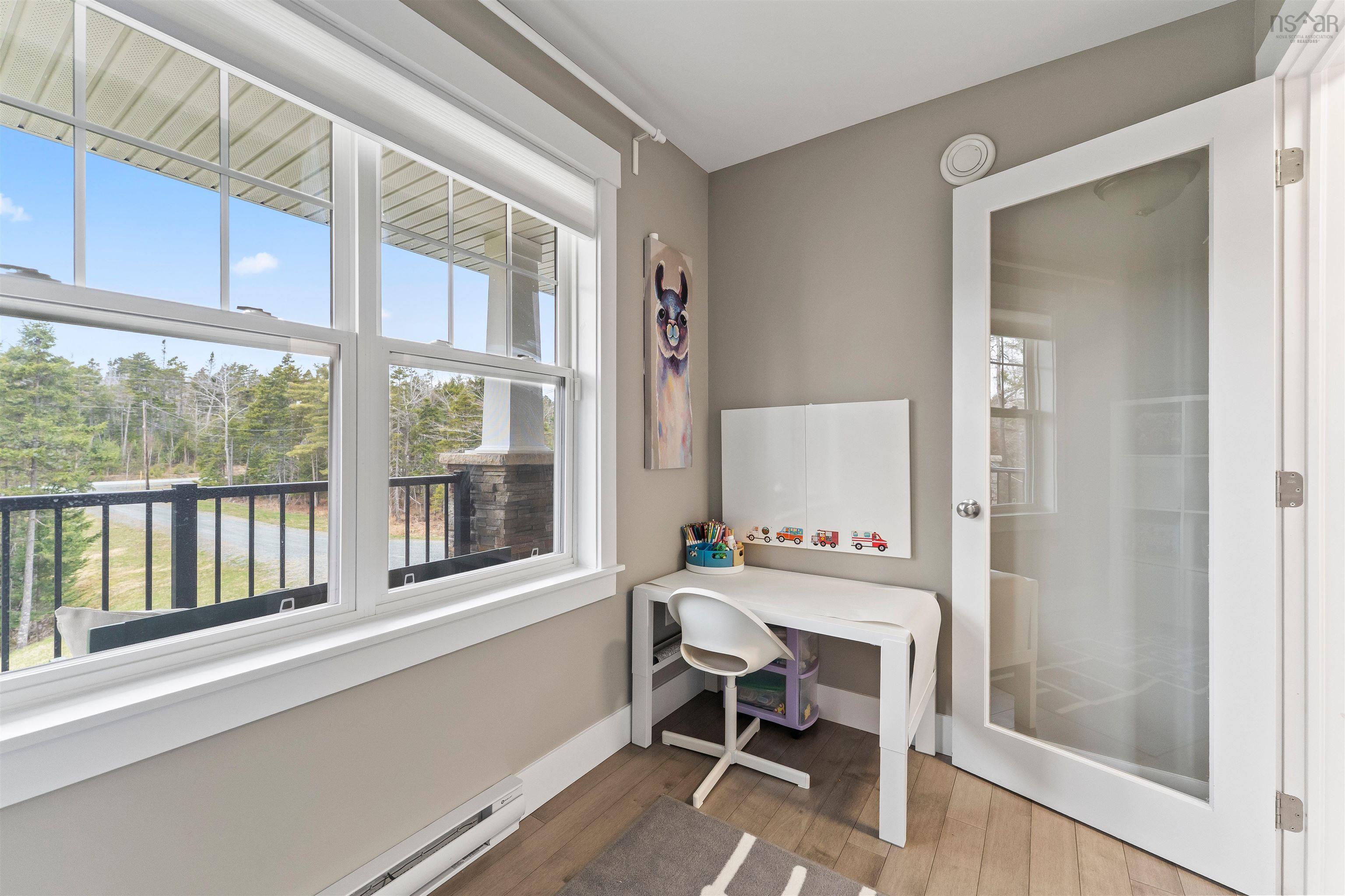 147 Henry Avenue photo #16
