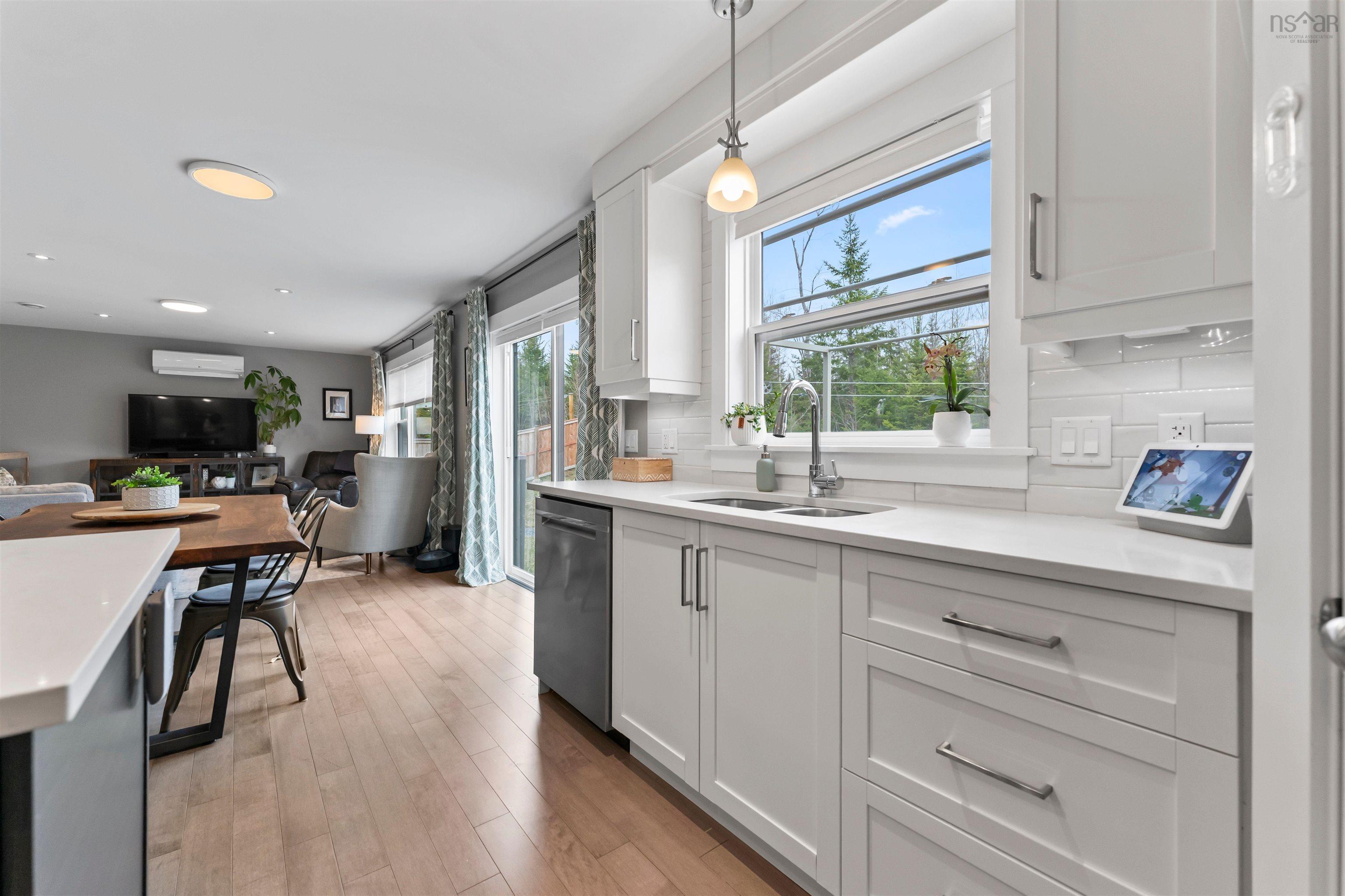 147 Henry Avenue photo #8