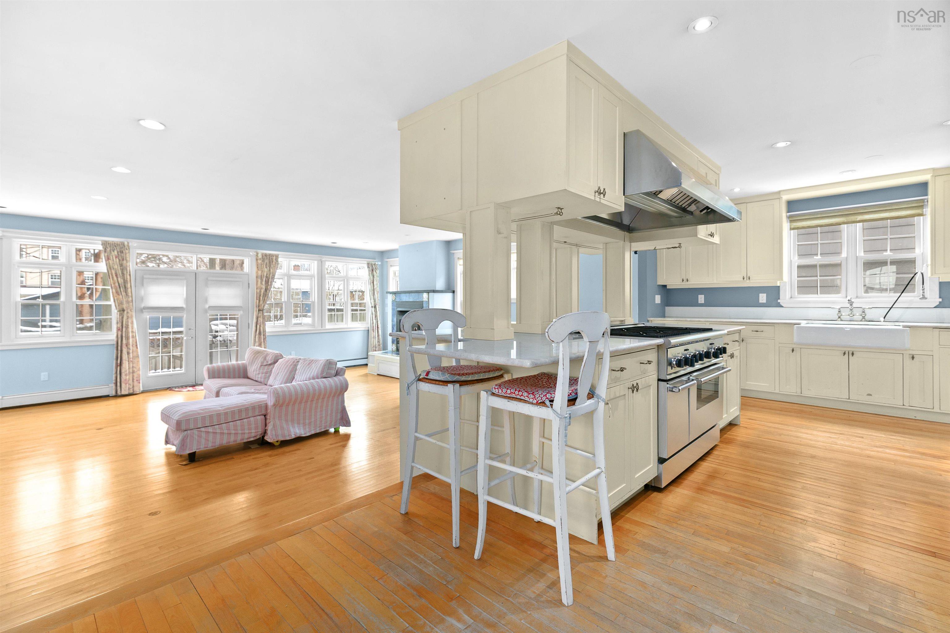 6540 Geldert Street photo #11