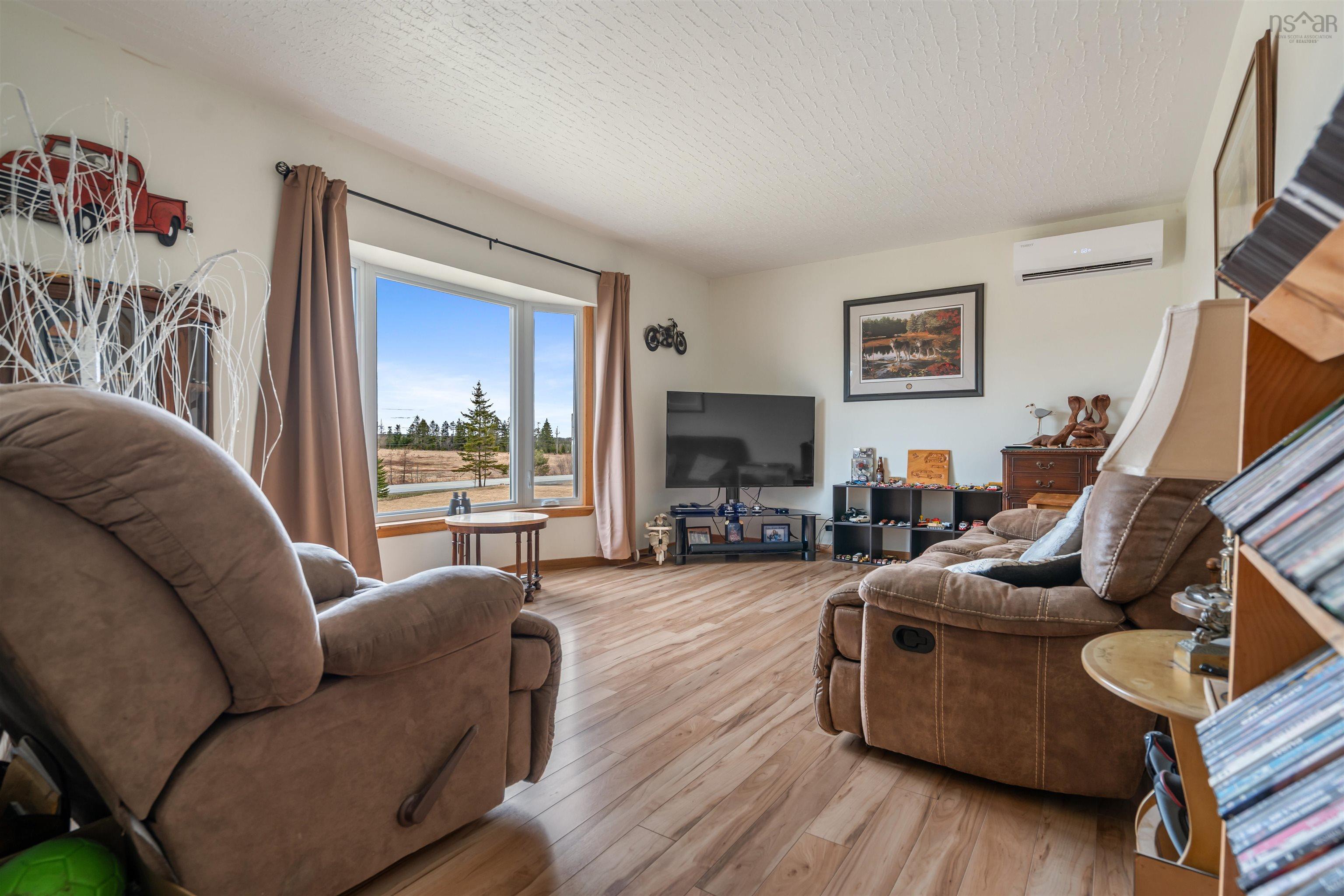 684 St Marys Road photo #14