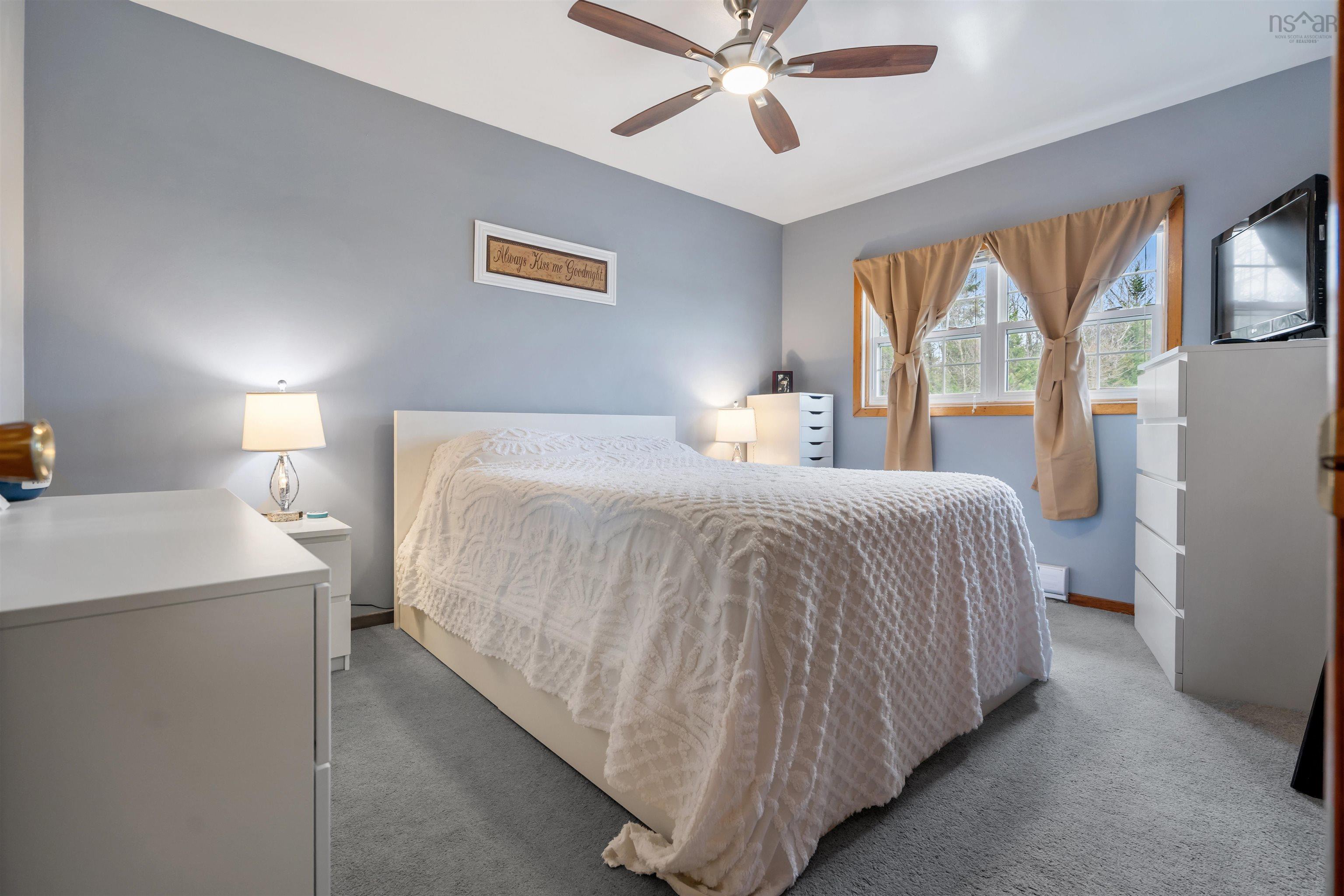 684 St Marys Road photo #16