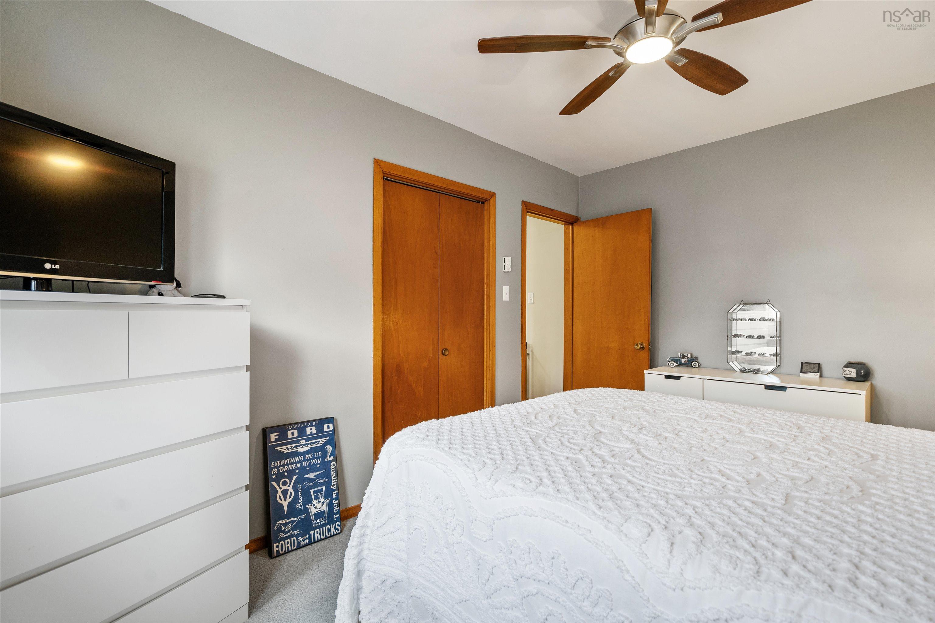 684 St Marys Road photo #17