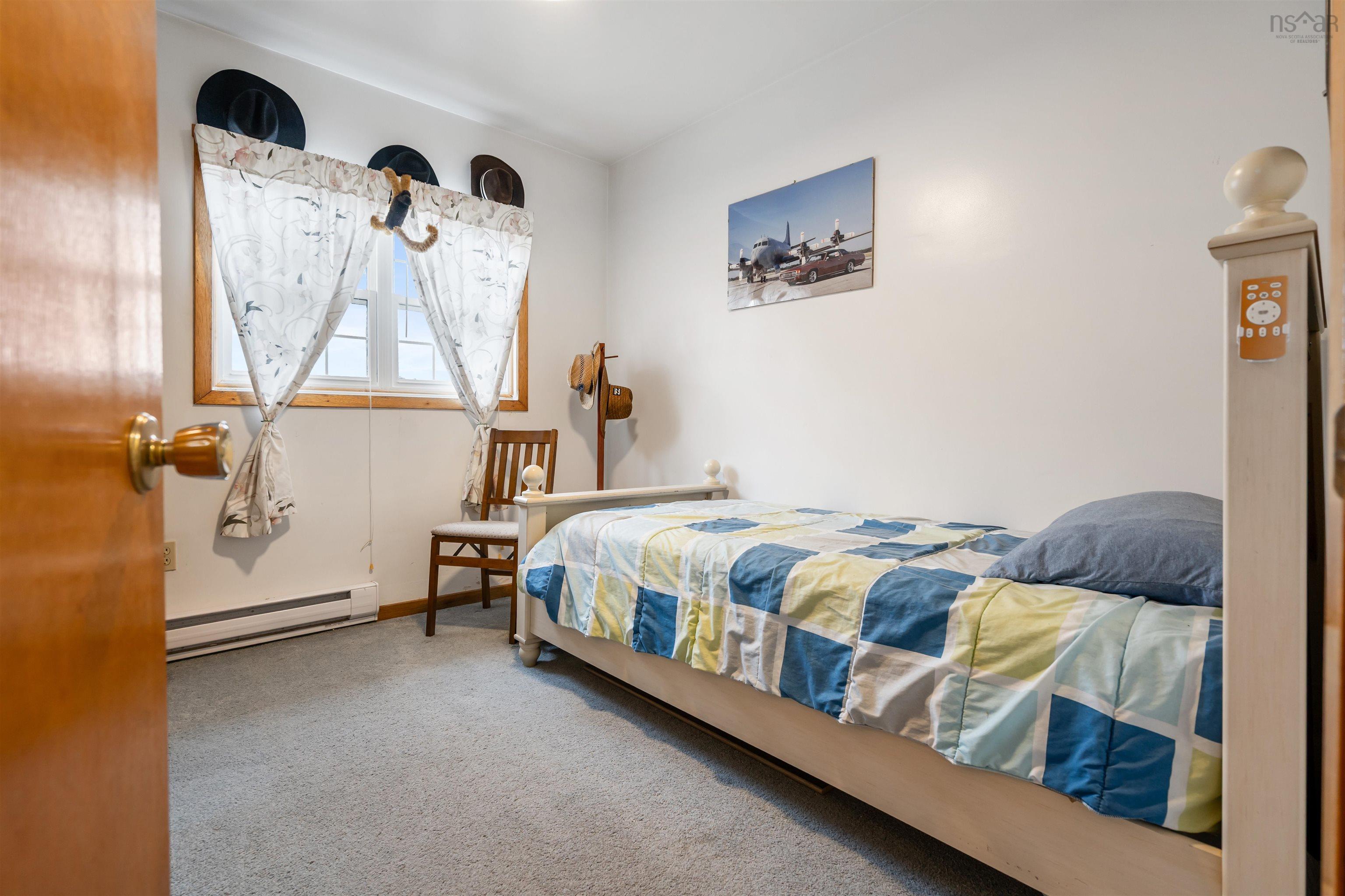 684 St Marys Road photo #18