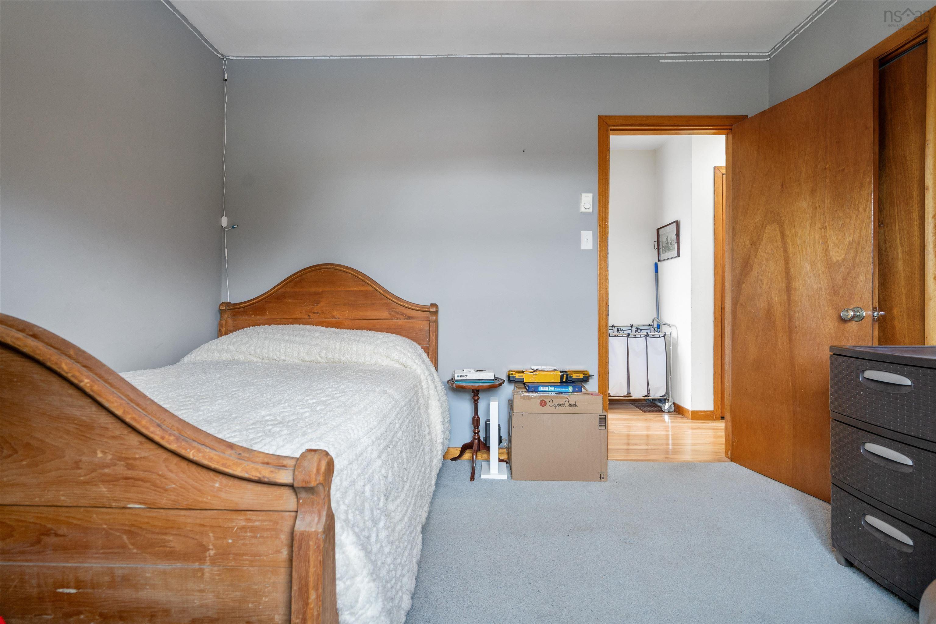 684 St Marys Road photo #20