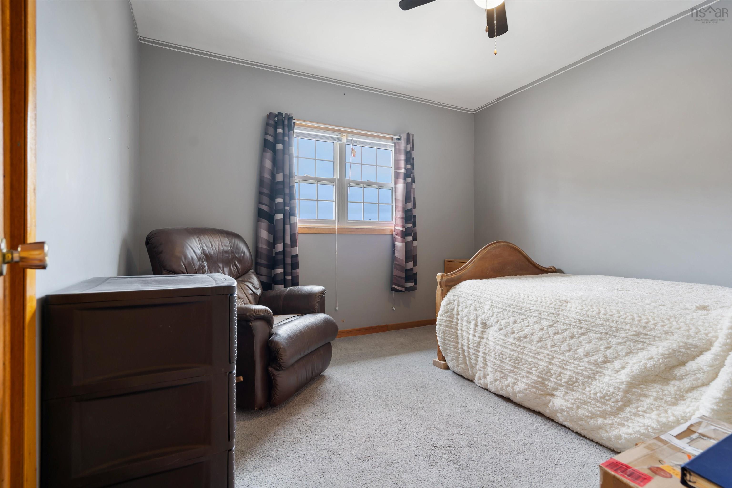 684 St Marys Road photo #21