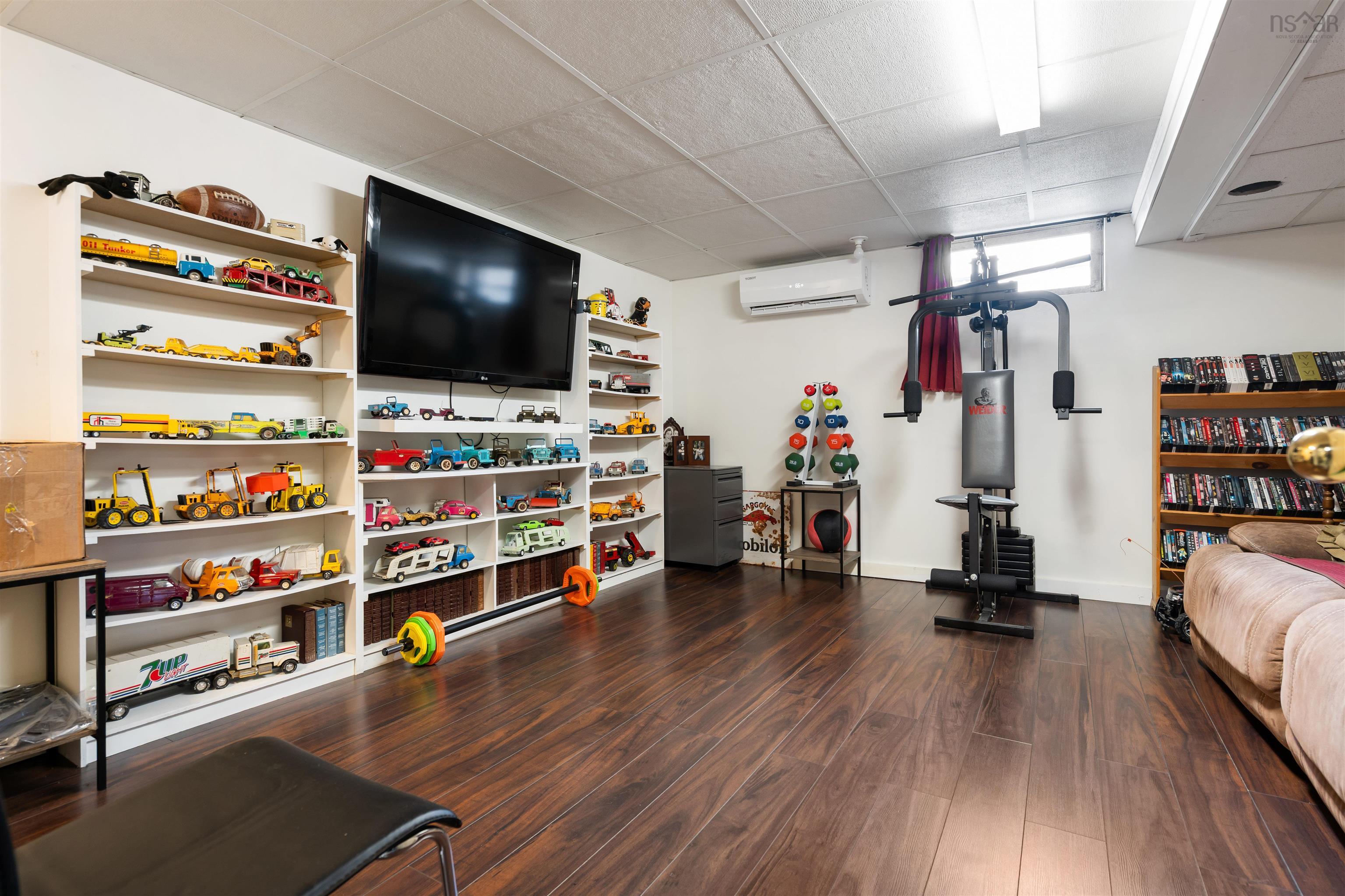 684 St Marys Road photo #26