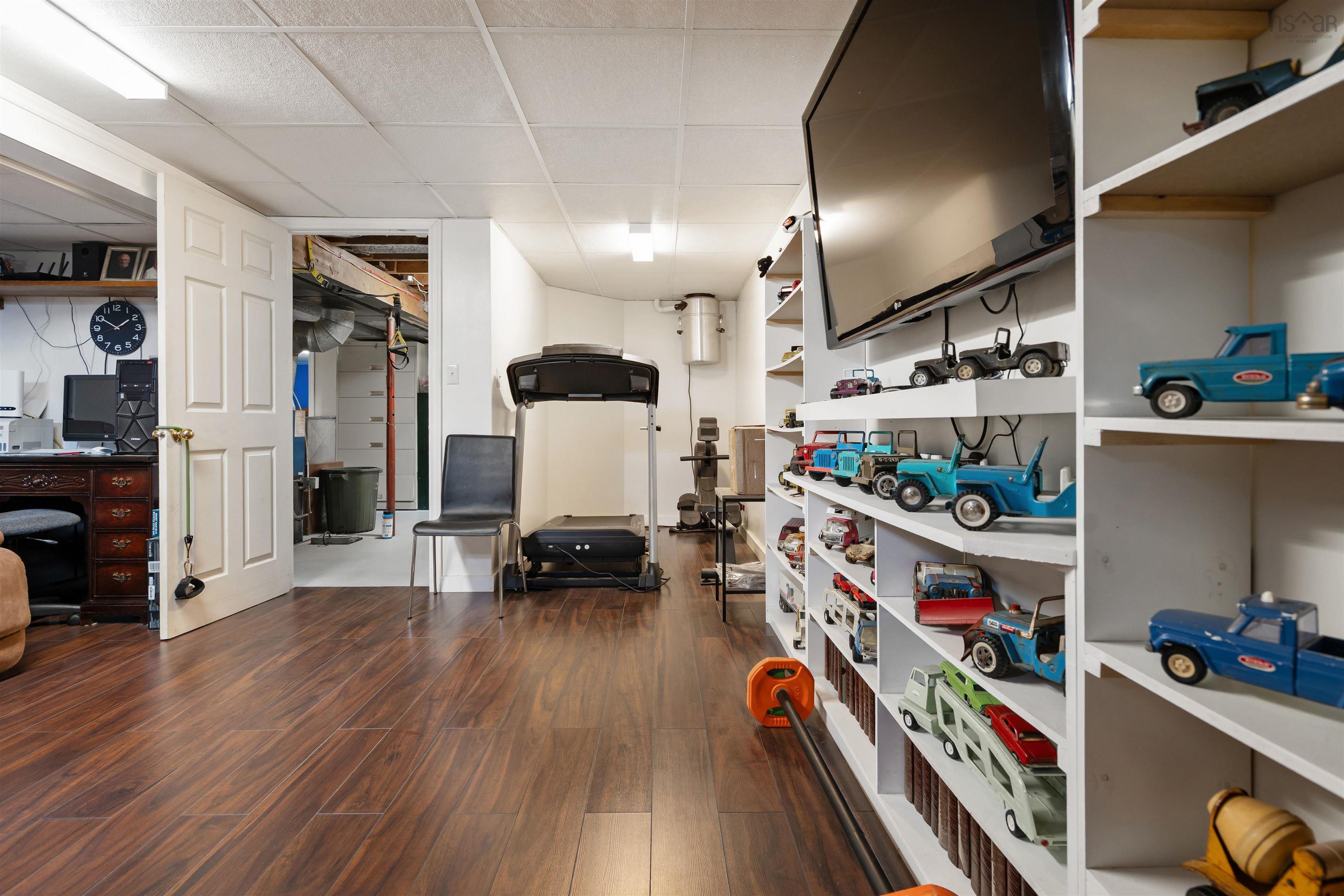 684 St Marys Road photo #27